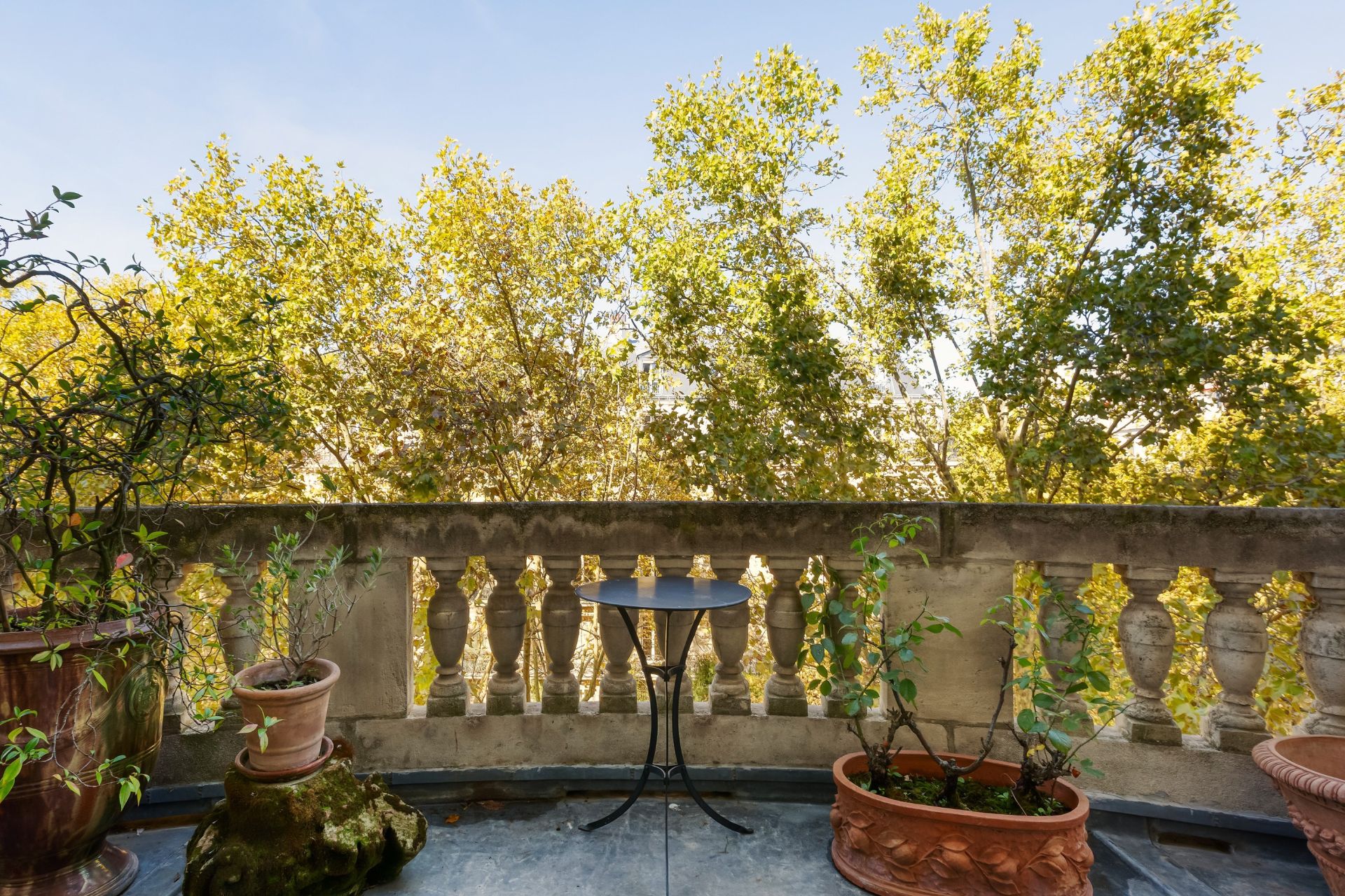 apartment 5 Rooms for sale on PARIS (75007)