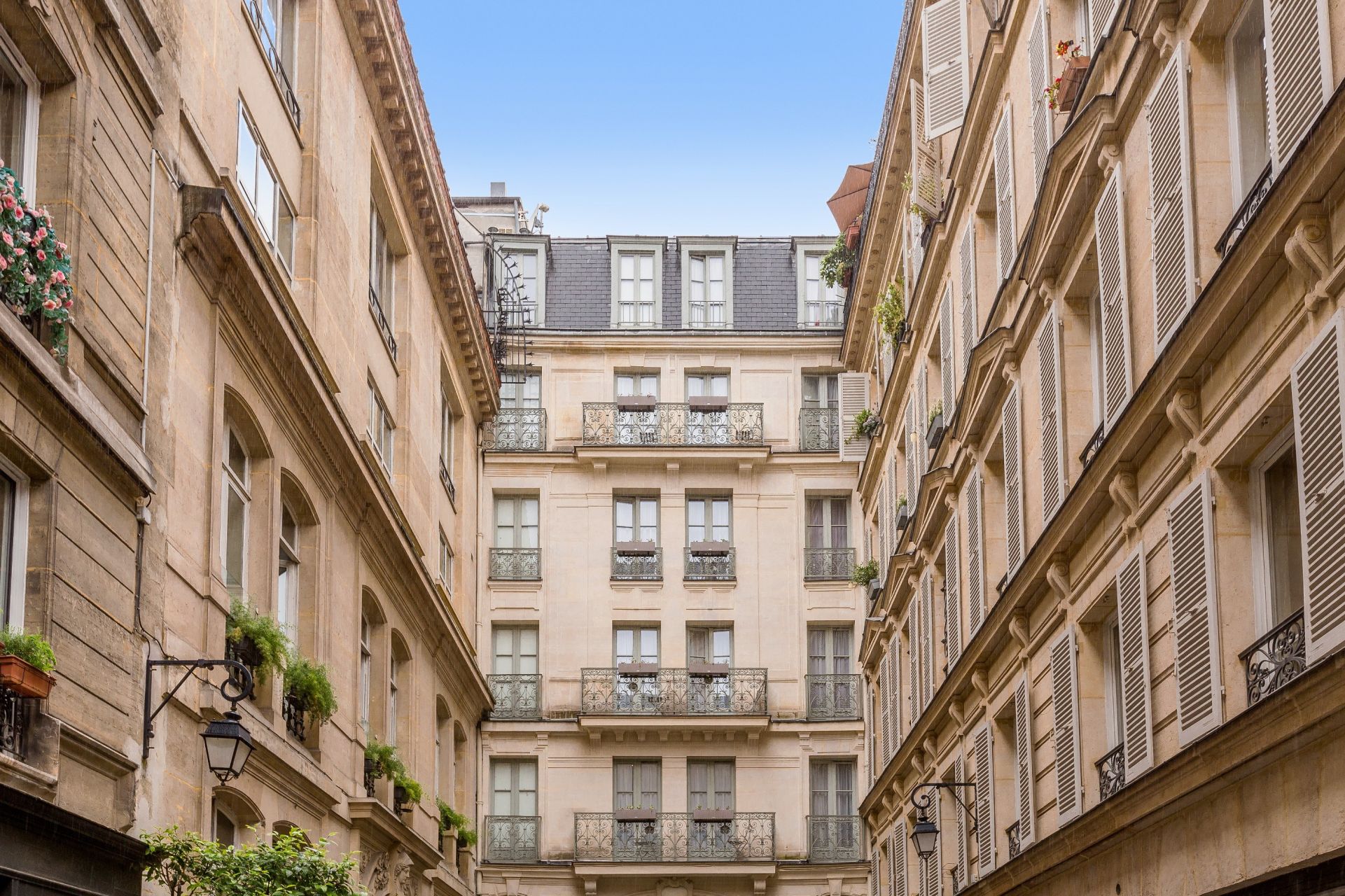 apartment 5 Rooms for sale on PARIS (75009)