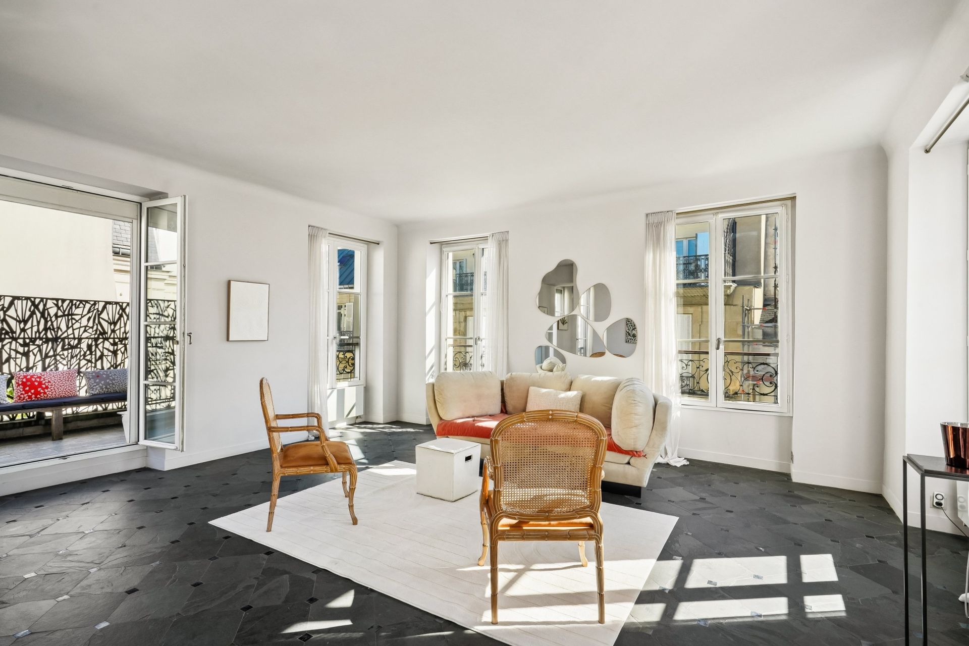 apartment 5 Rooms for sale on PARIS (75007)