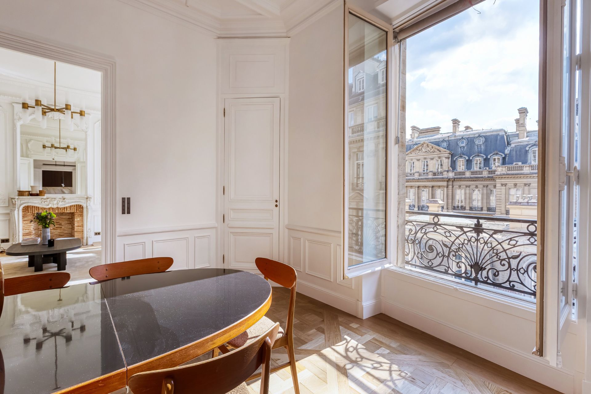 apartment 5 Rooms for sale on PARIS (75008)