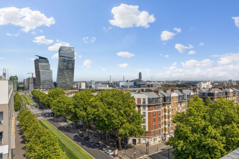 apartment 5 Rooms for sale on PARIS (75013)