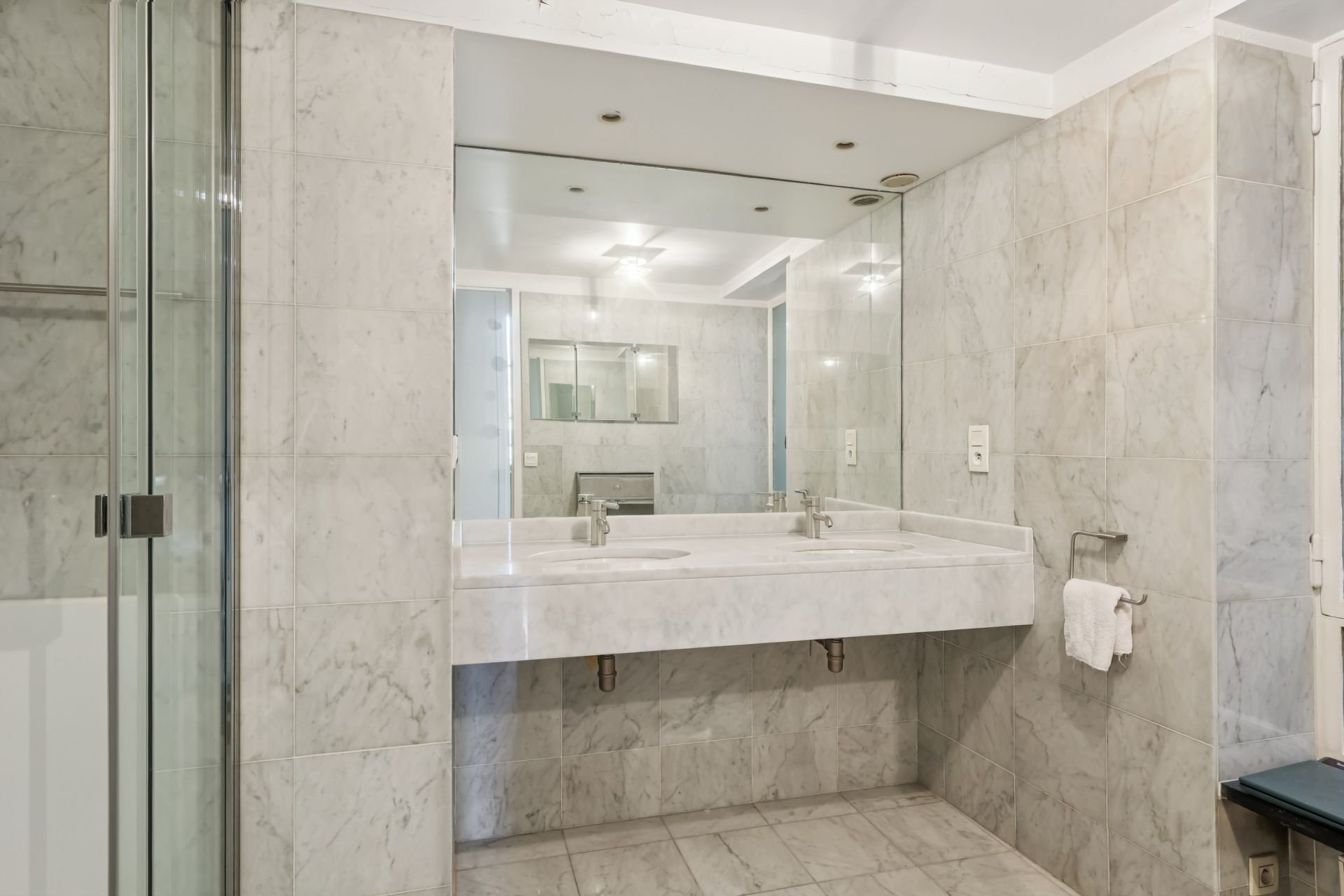 apartment 4 Rooms for sale on PARIS (75007)