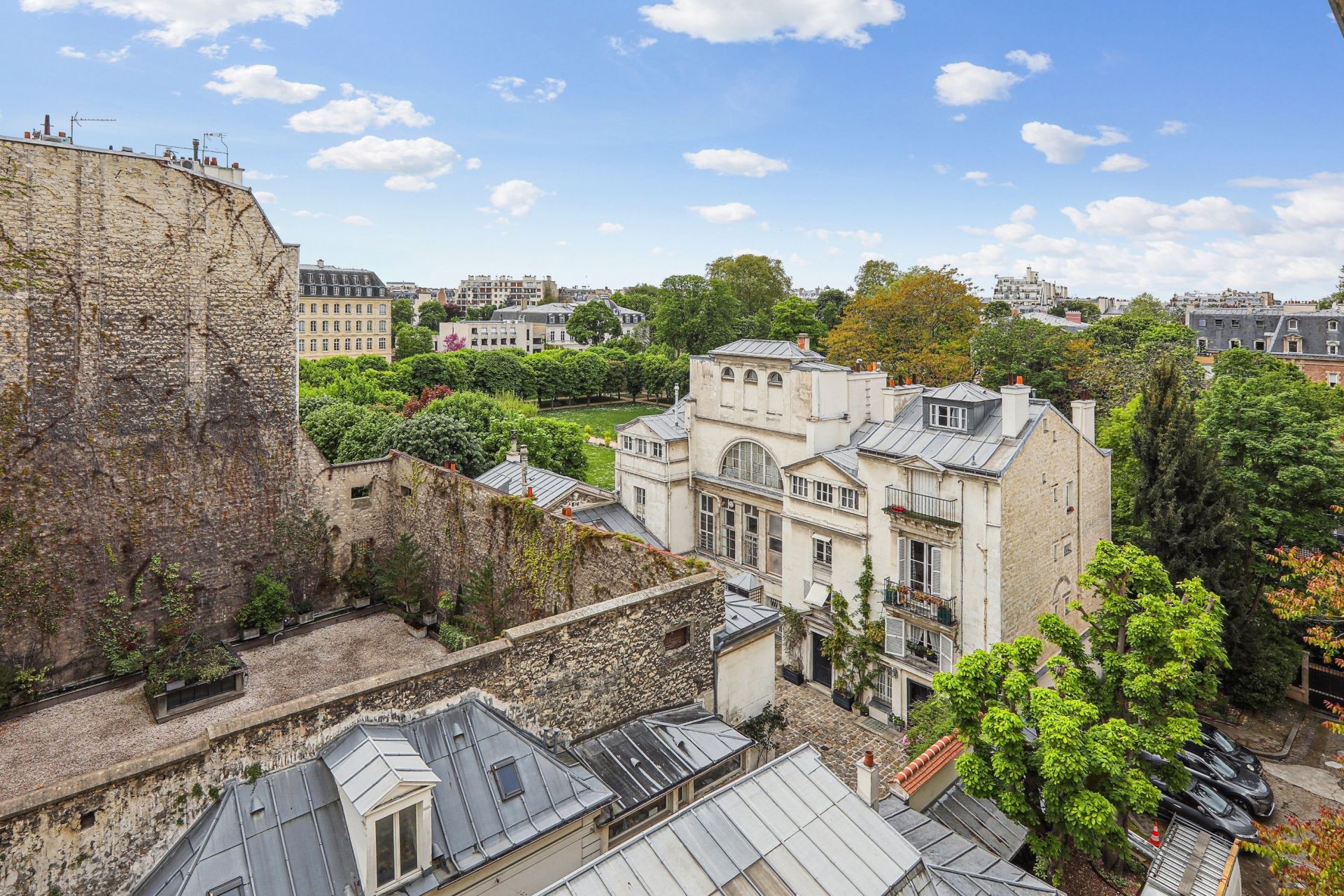 apartment 7 Rooms for sale on PARIS (75007)