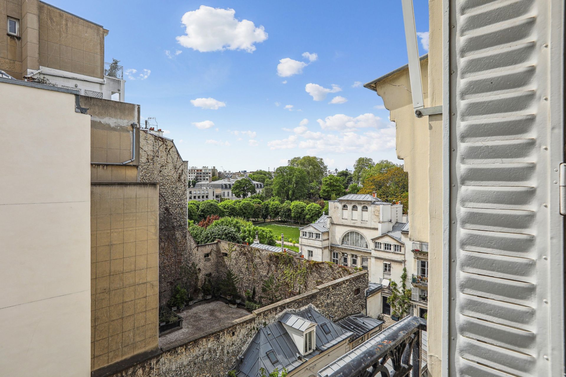 apartment 7 Rooms for sale on PARIS (75007)