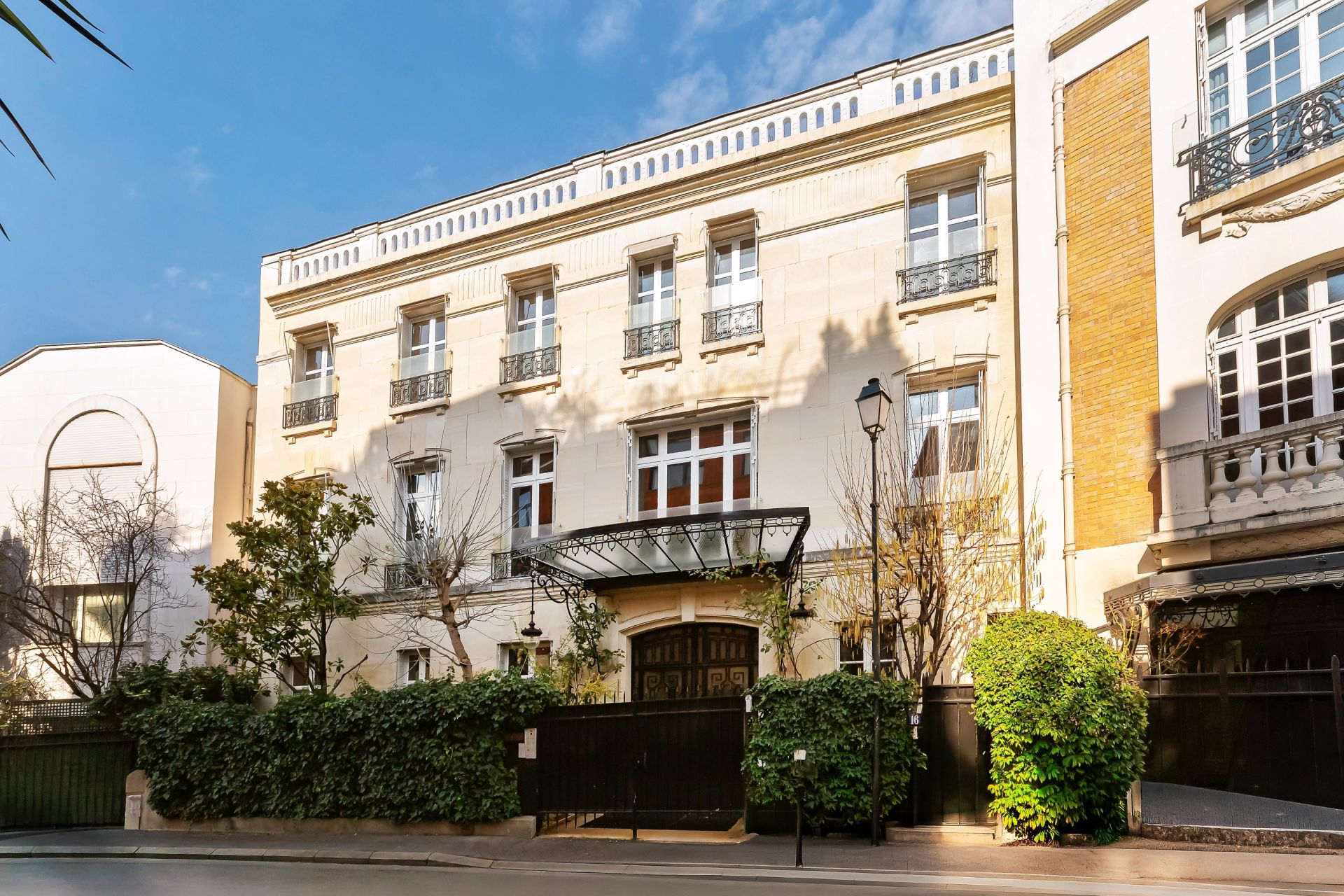 house 11 Rooms for sale on NEUILLY SUR SEINE (92200)