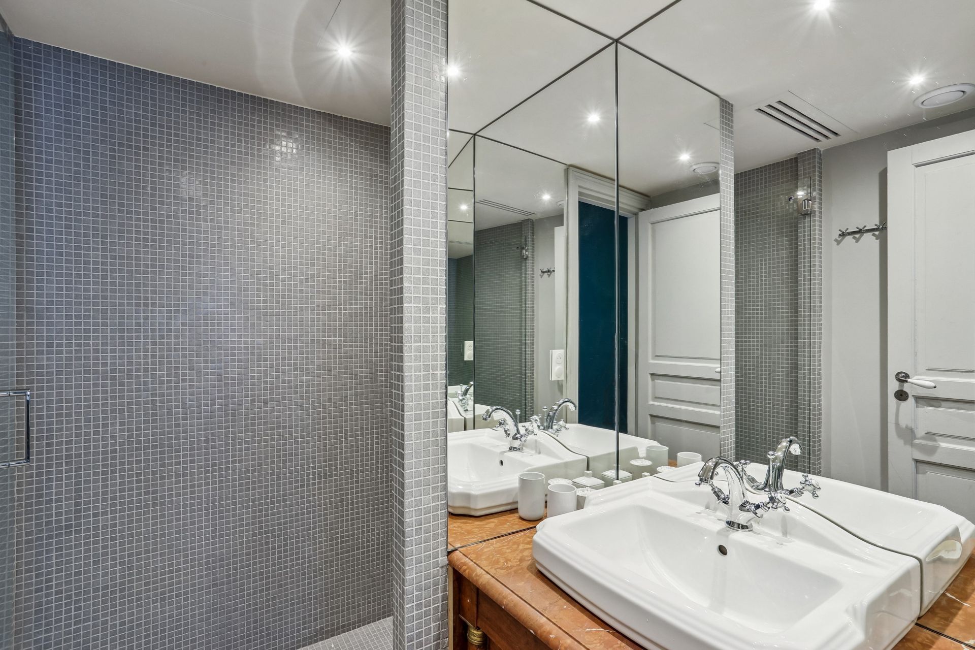 apartment 4 Rooms for rent on PARIS (75006)