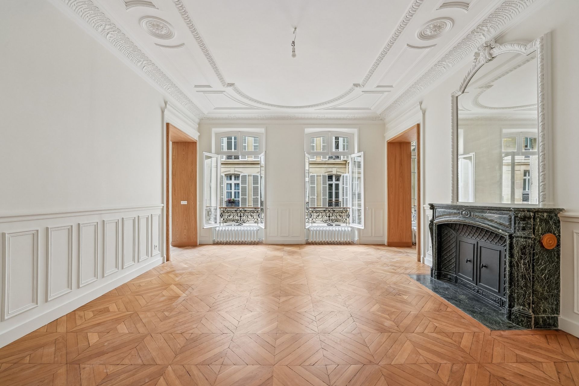 apartment 6 Rooms for sale on PARIS (75008)