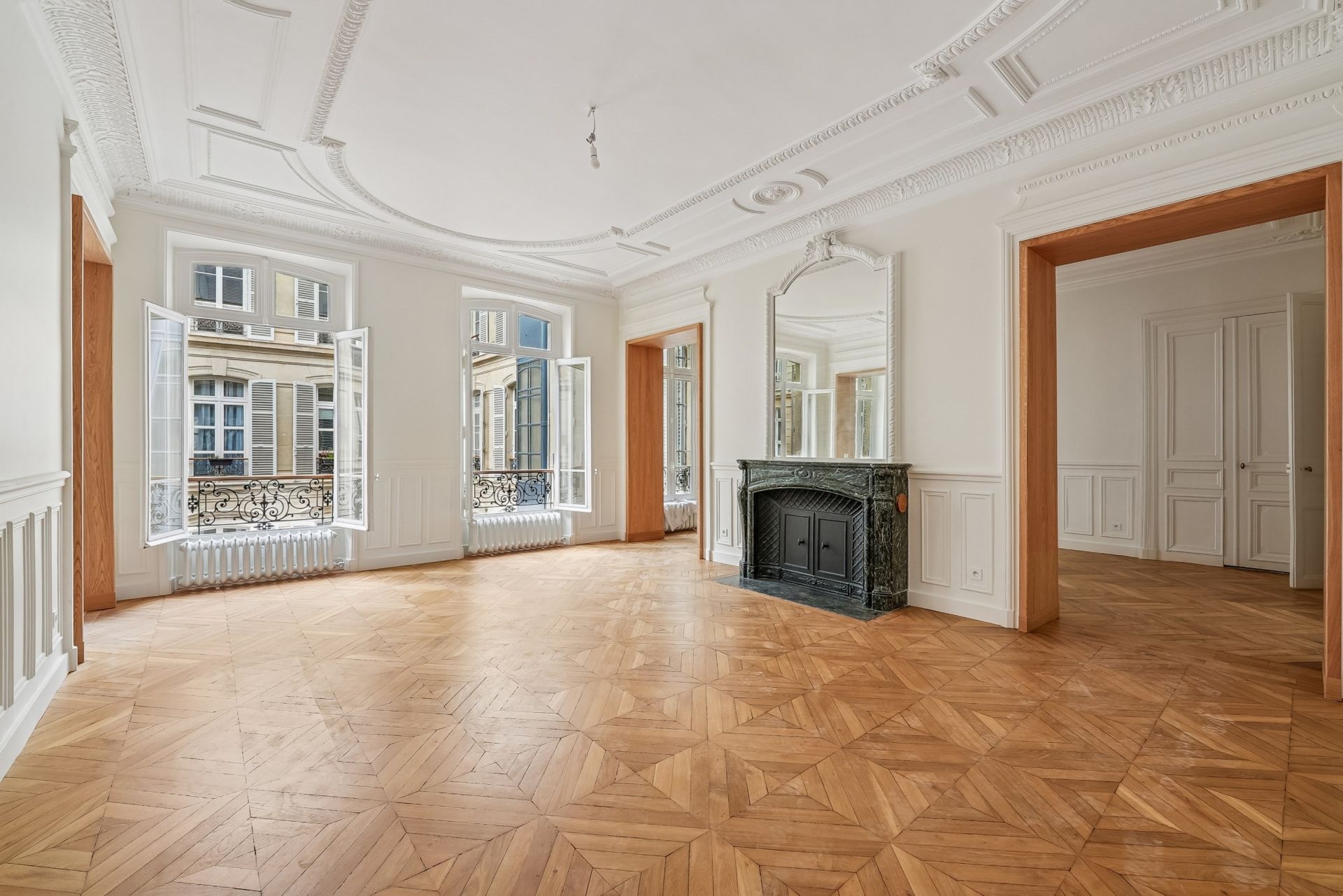 apartment 6 Rooms for sale on PARIS (75008)