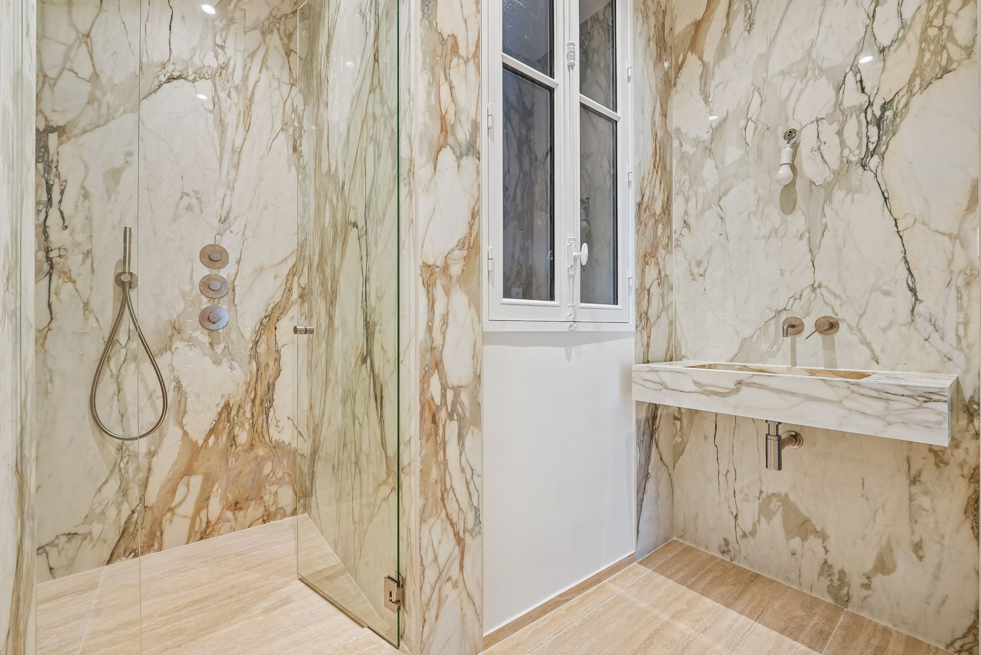 apartment 6 Rooms for sale on PARIS (75008)