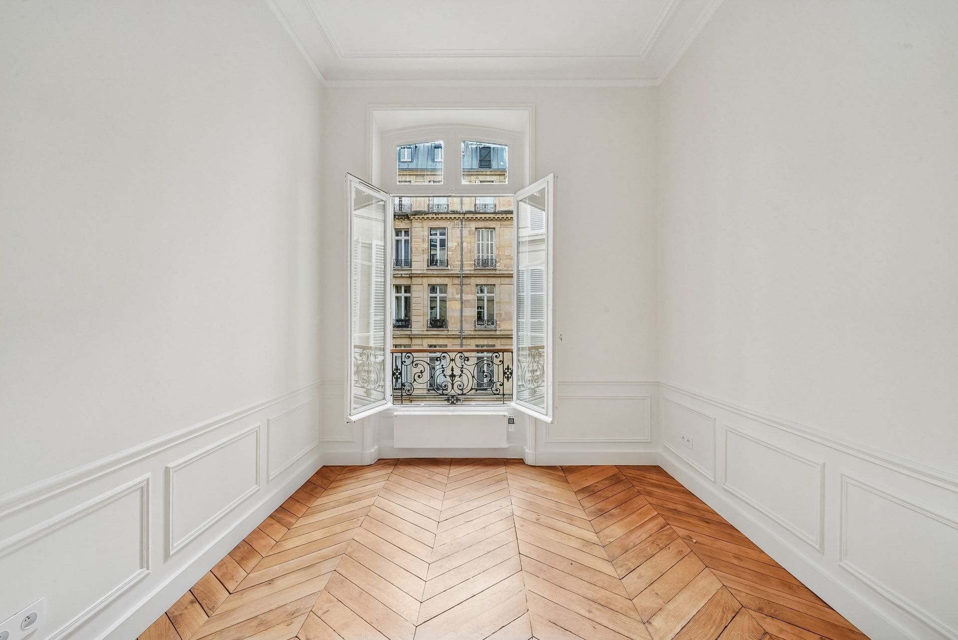 apartment 6 Rooms for sale on PARIS (75008)