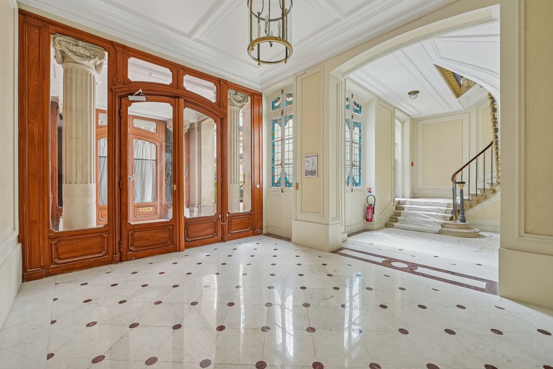 apartment 6 Rooms for sale on PARIS (75008)