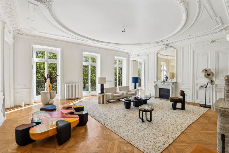 apartment 6 Rooms for sale on PARIS (75008)