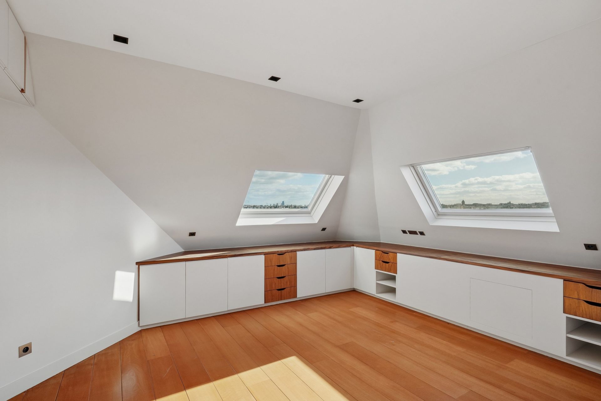 apartment 3 Rooms for sale on PARIS (75007)