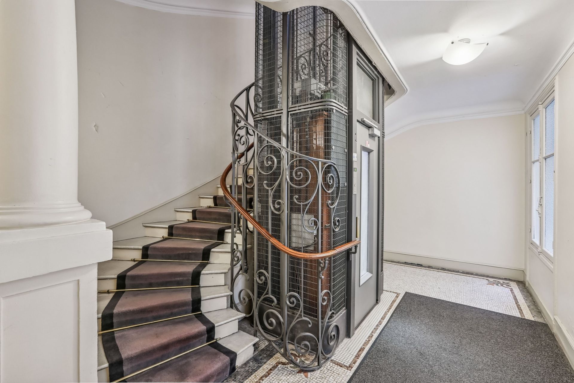 apartment 5 Rooms for sale on PARIS (75007)