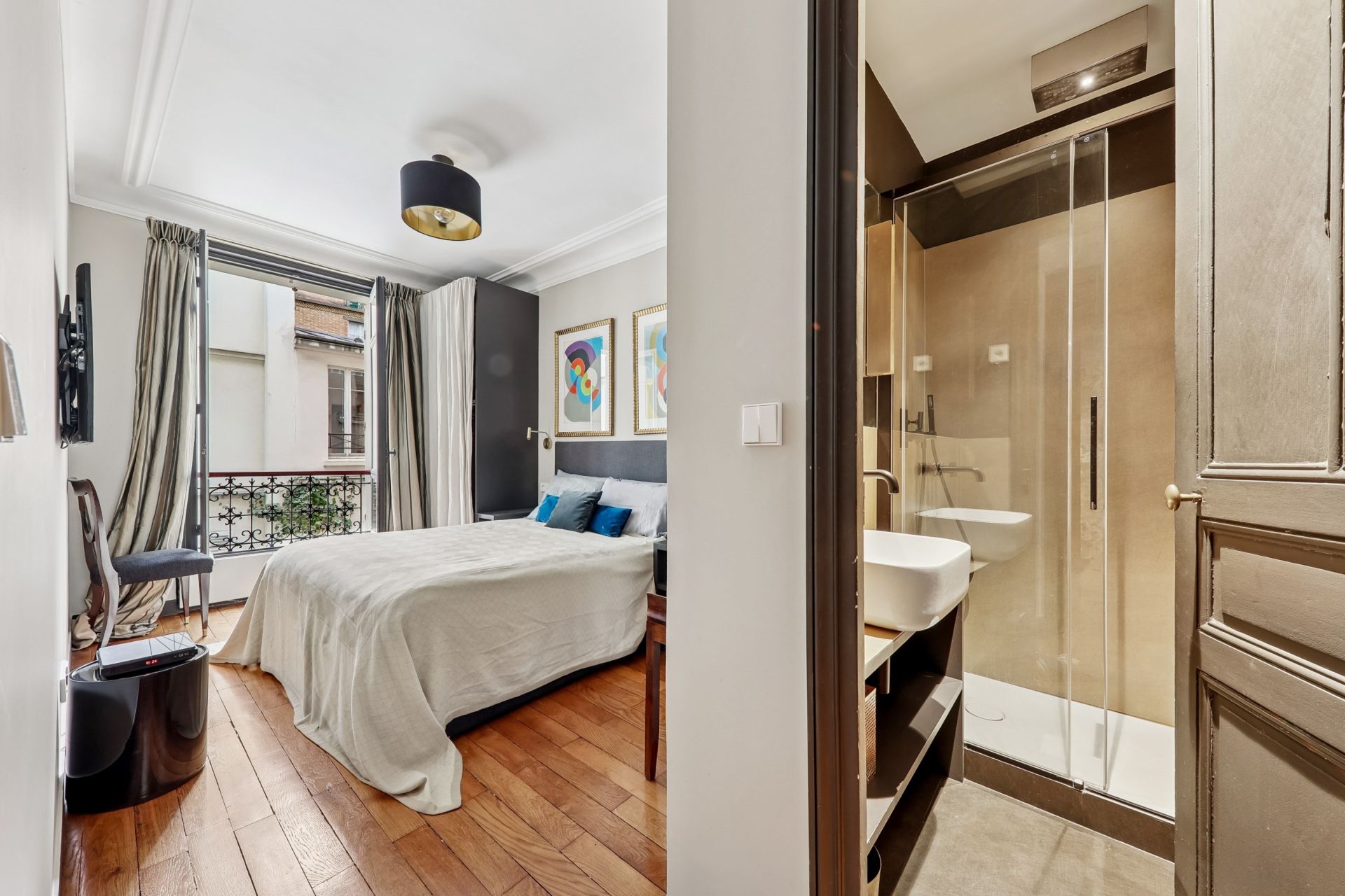 apartment 4 Rooms for sale on PARIS (75007)