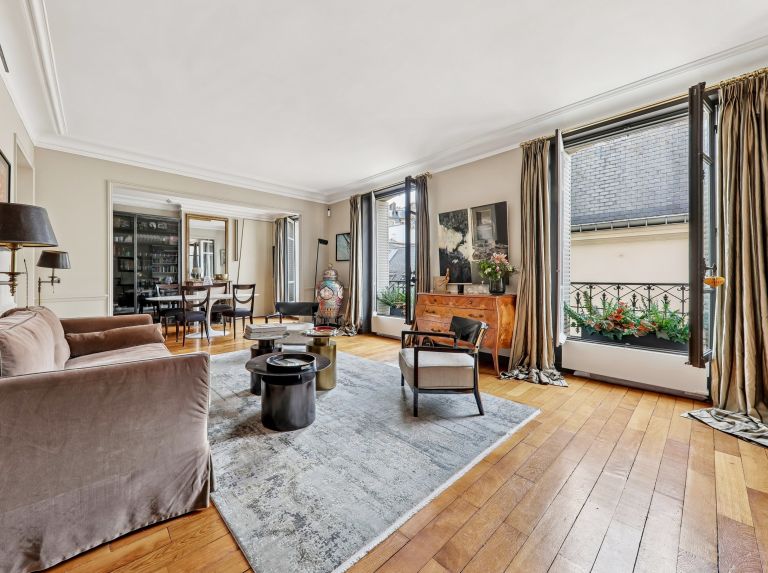 apartment 4 Rooms for sale on PARIS (75007)