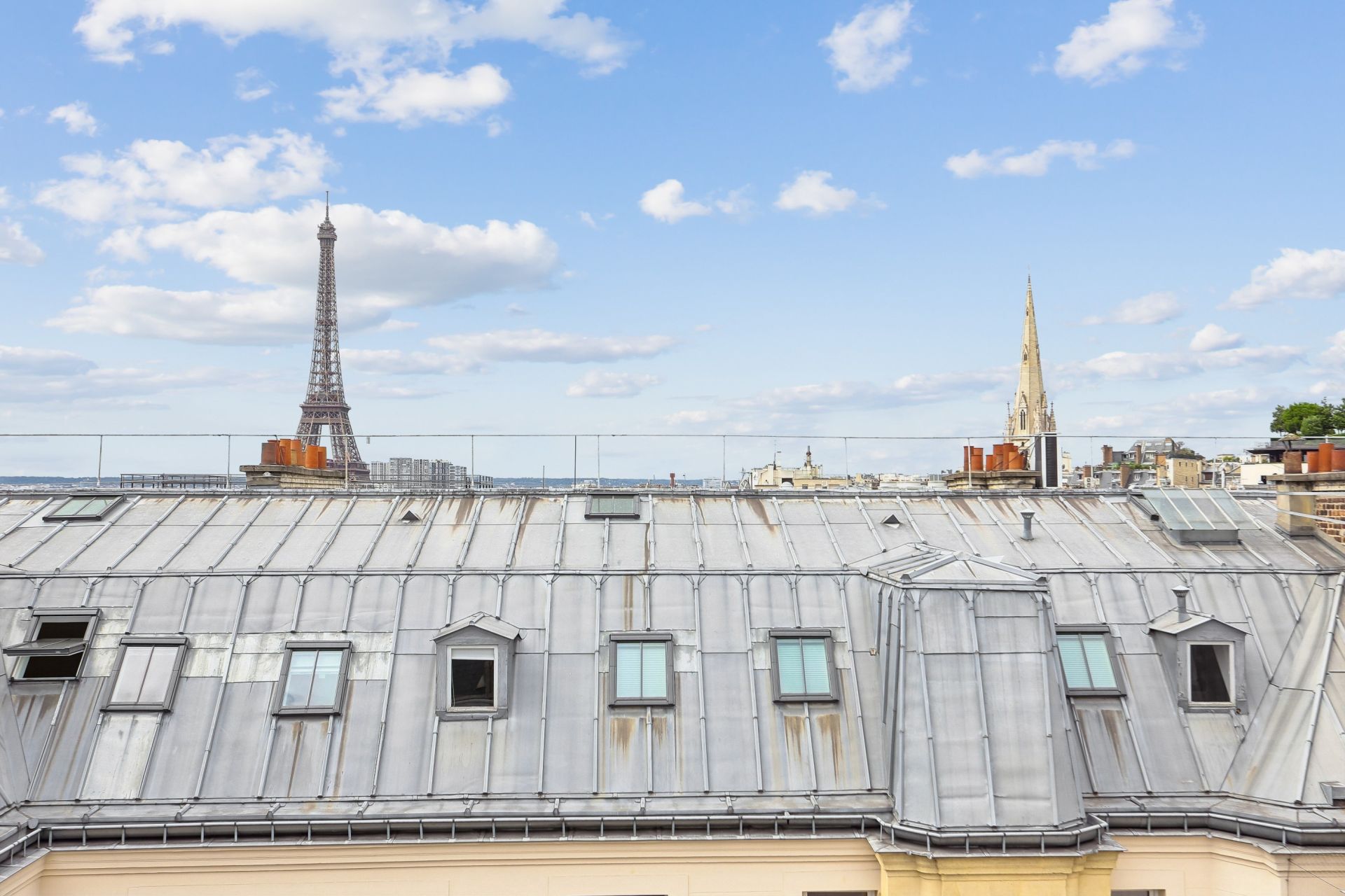 apartment 3 Rooms for sale on PARIS (75008)
