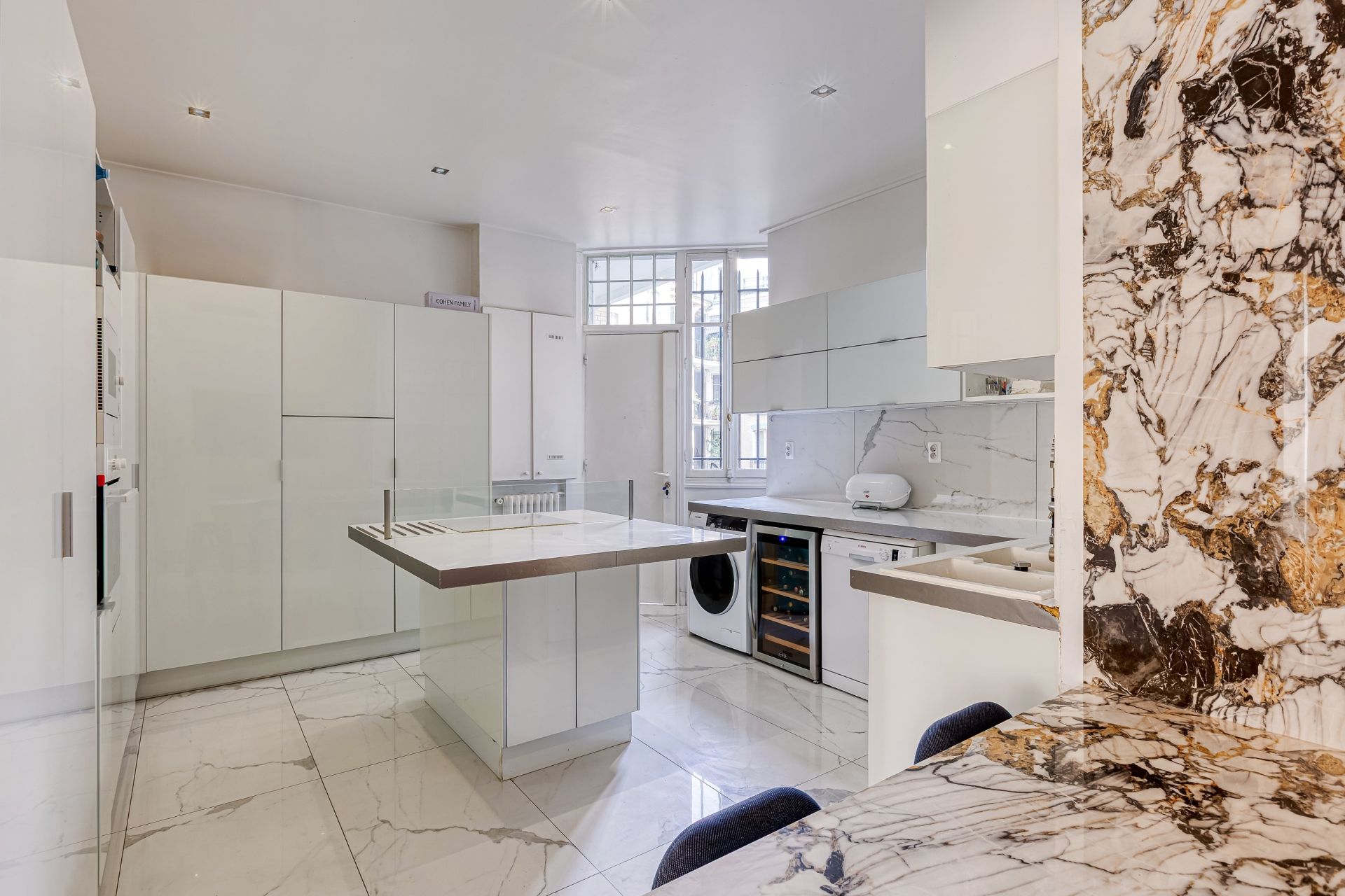 apartment 7 Rooms for sale on PARIS (75004)