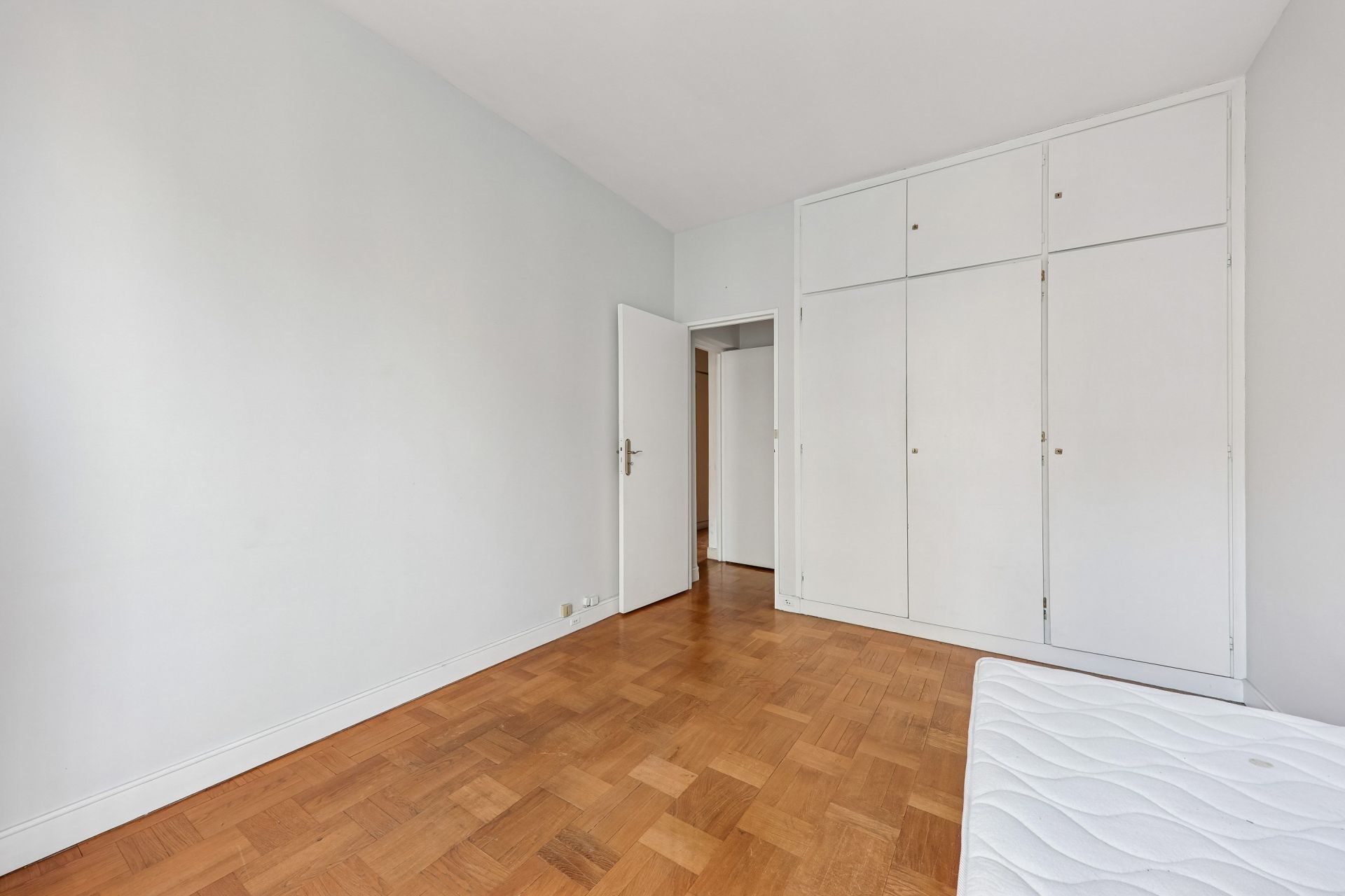 appartement 2 Pièces en vente sur PARIS (75116)