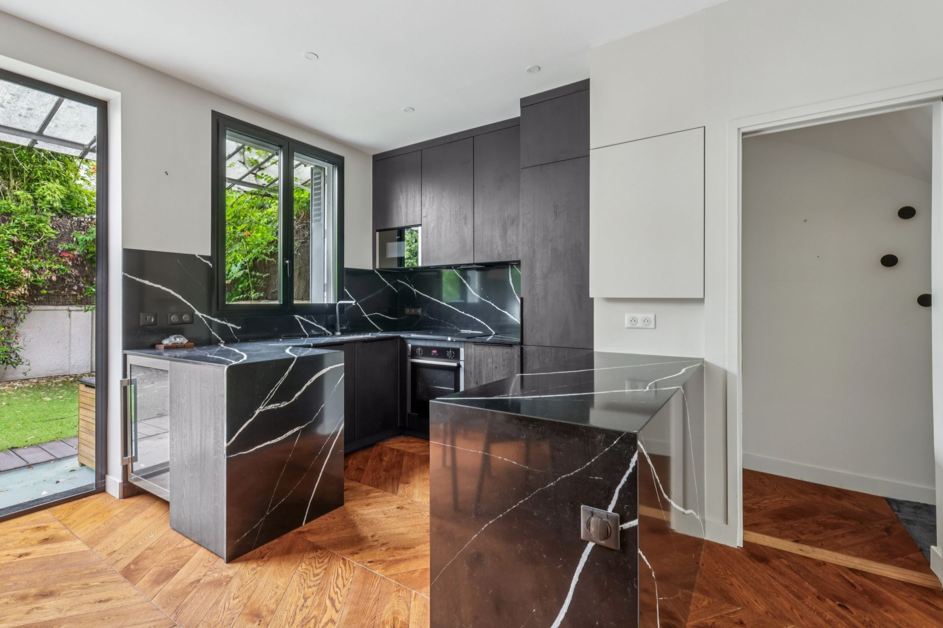 townhouse 7 Rooms for sale on PARIS (75016)