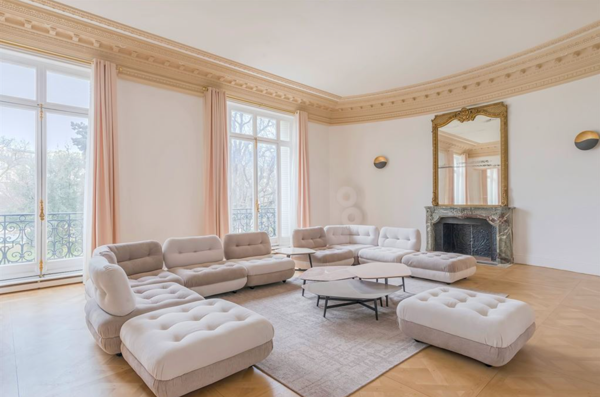 apartment 8 Rooms for sale on PARIS (75116)
