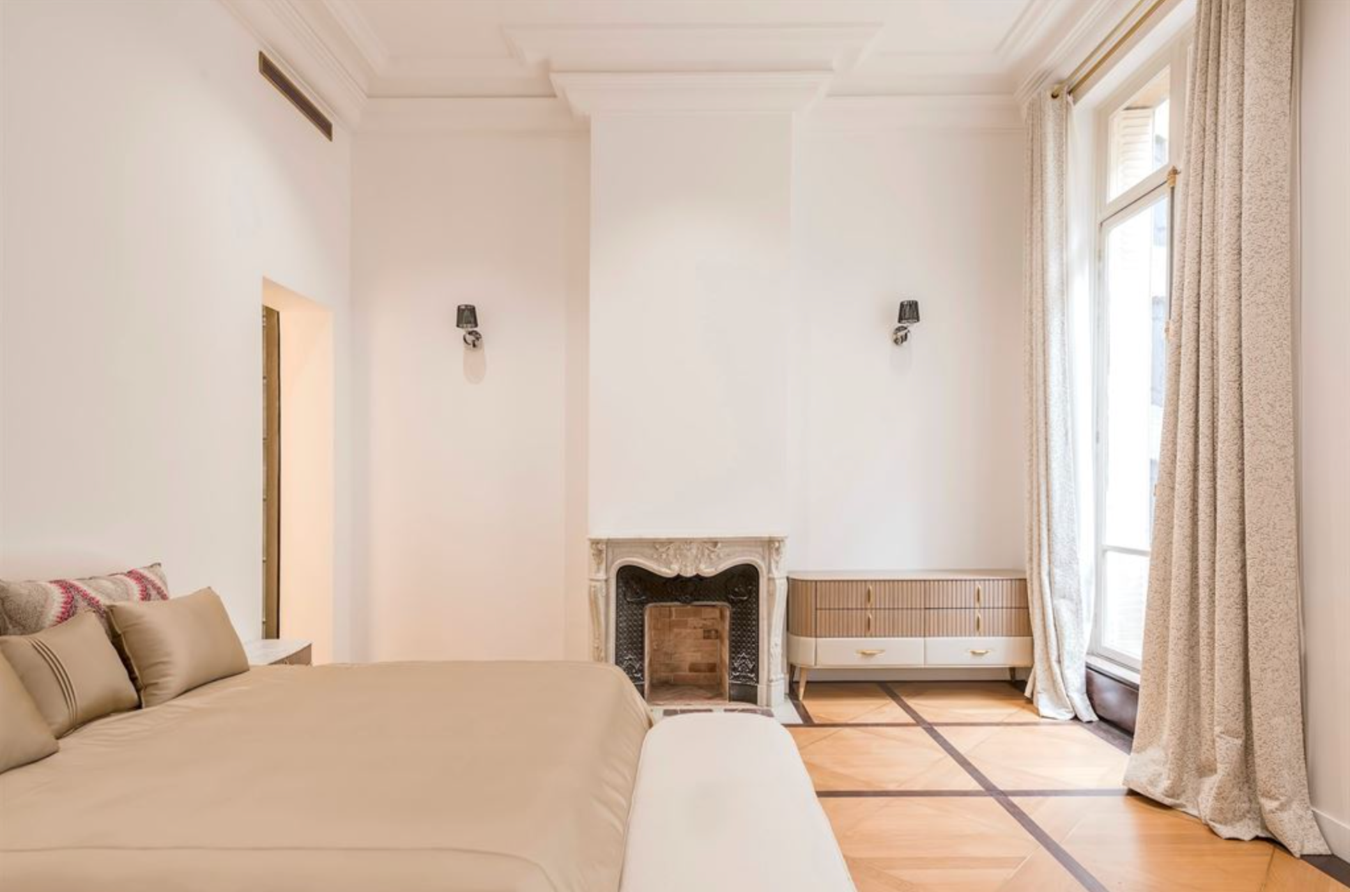 apartment 8 Rooms for sale on PARIS (75116)