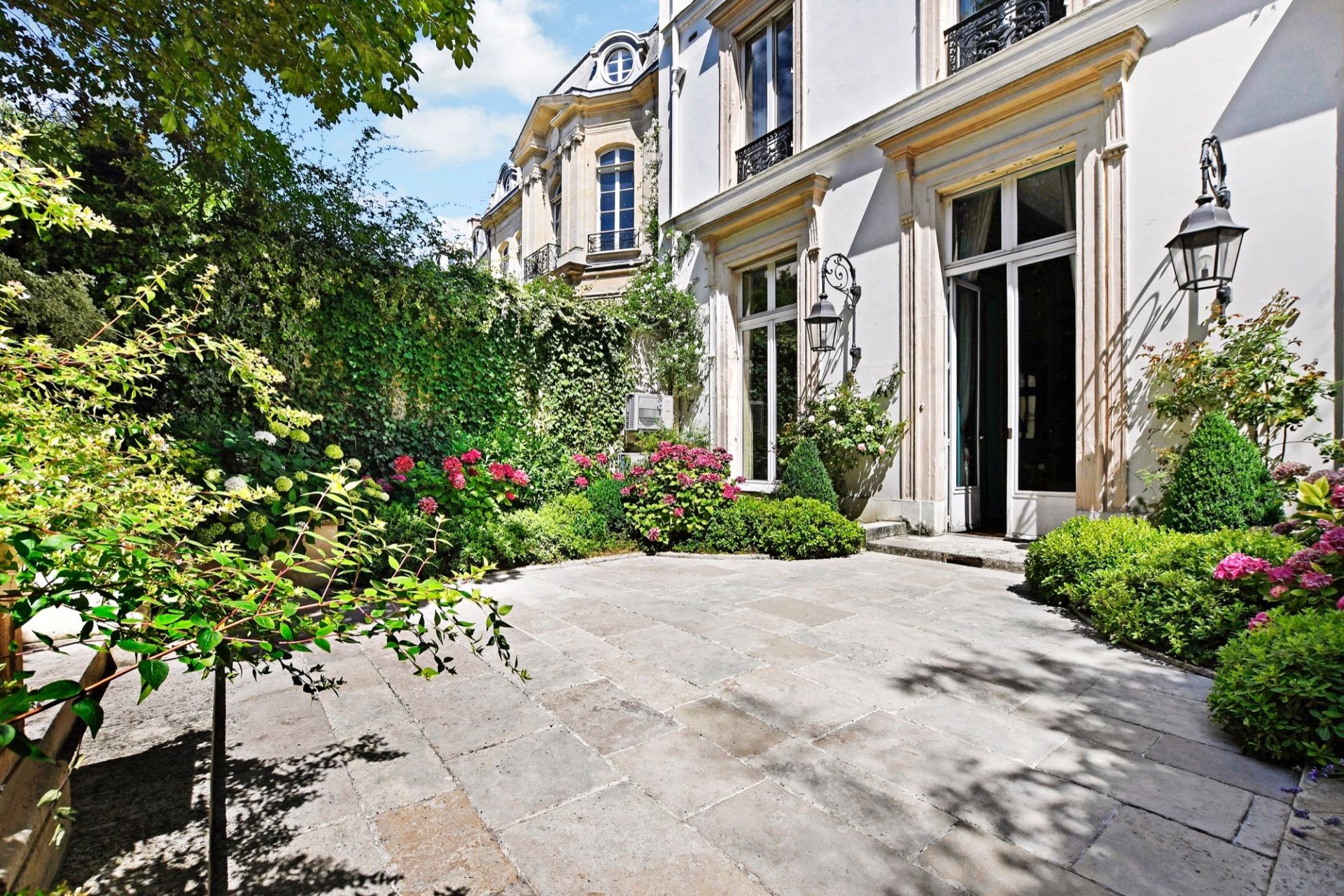 apartment 4 Rooms for sale on PARIS (75007)