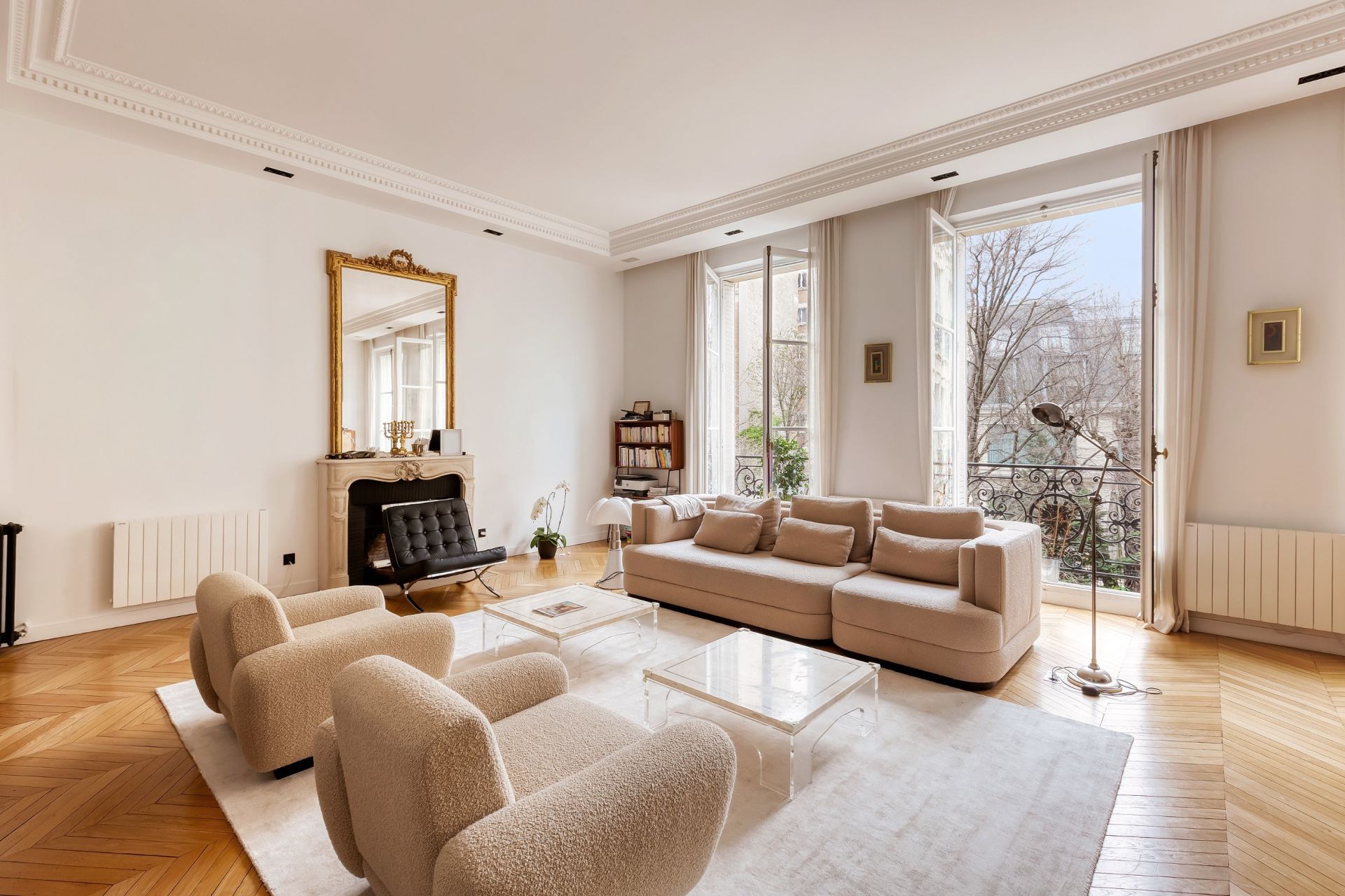 apartment 8 Rooms for sale on PARIS (75016)