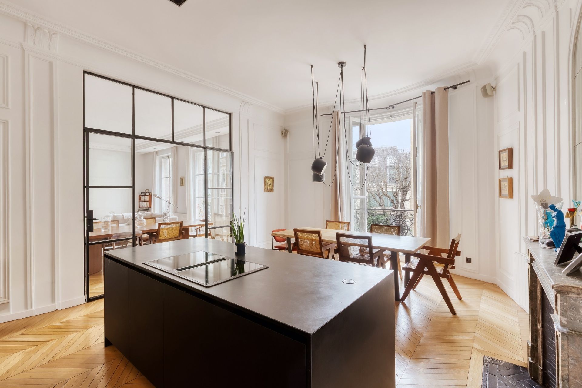 apartment 8 Rooms for sale on PARIS (75016)