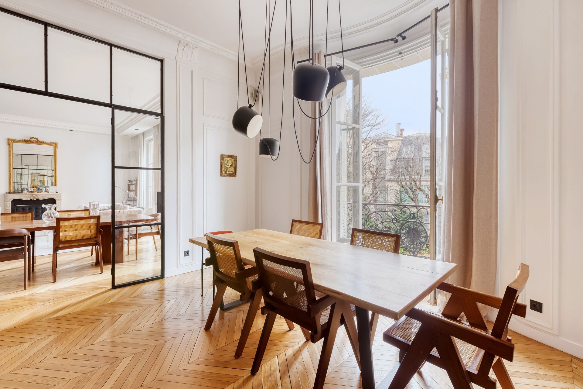 apartment 8 Rooms for sale on PARIS (75016)