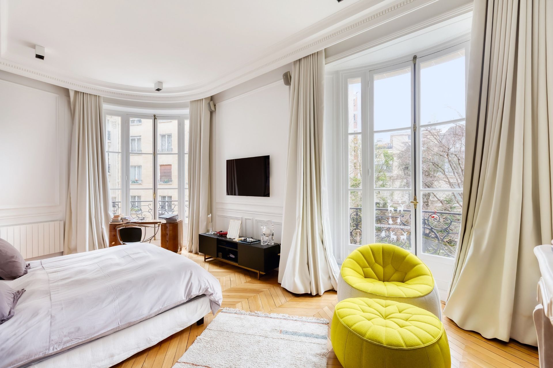 apartment 8 Rooms for sale on PARIS (75016)