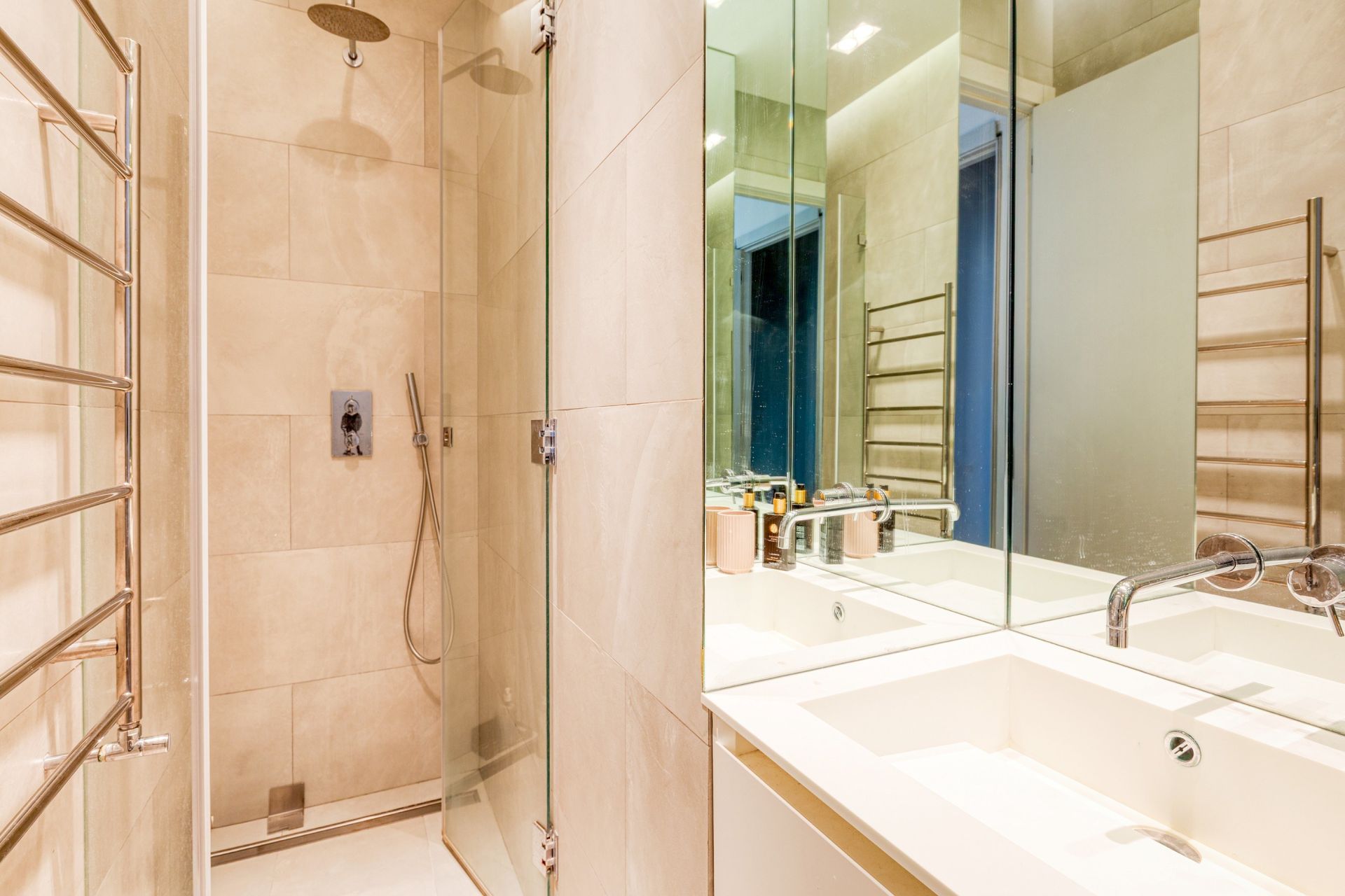 apartment 8 Rooms for sale on PARIS (75016)