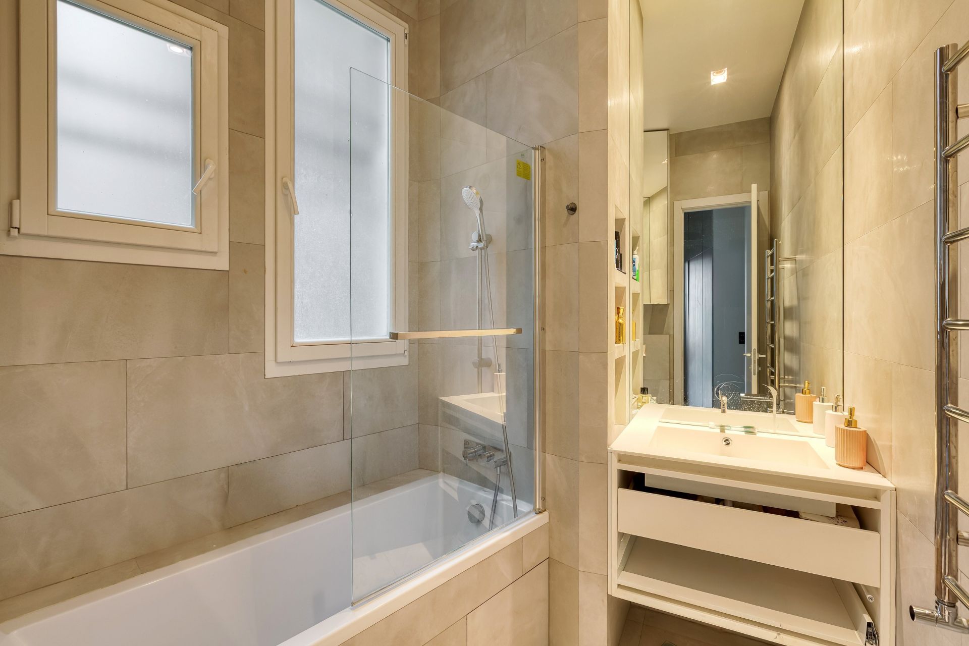 apartment 8 Rooms for sale on PARIS (75016)