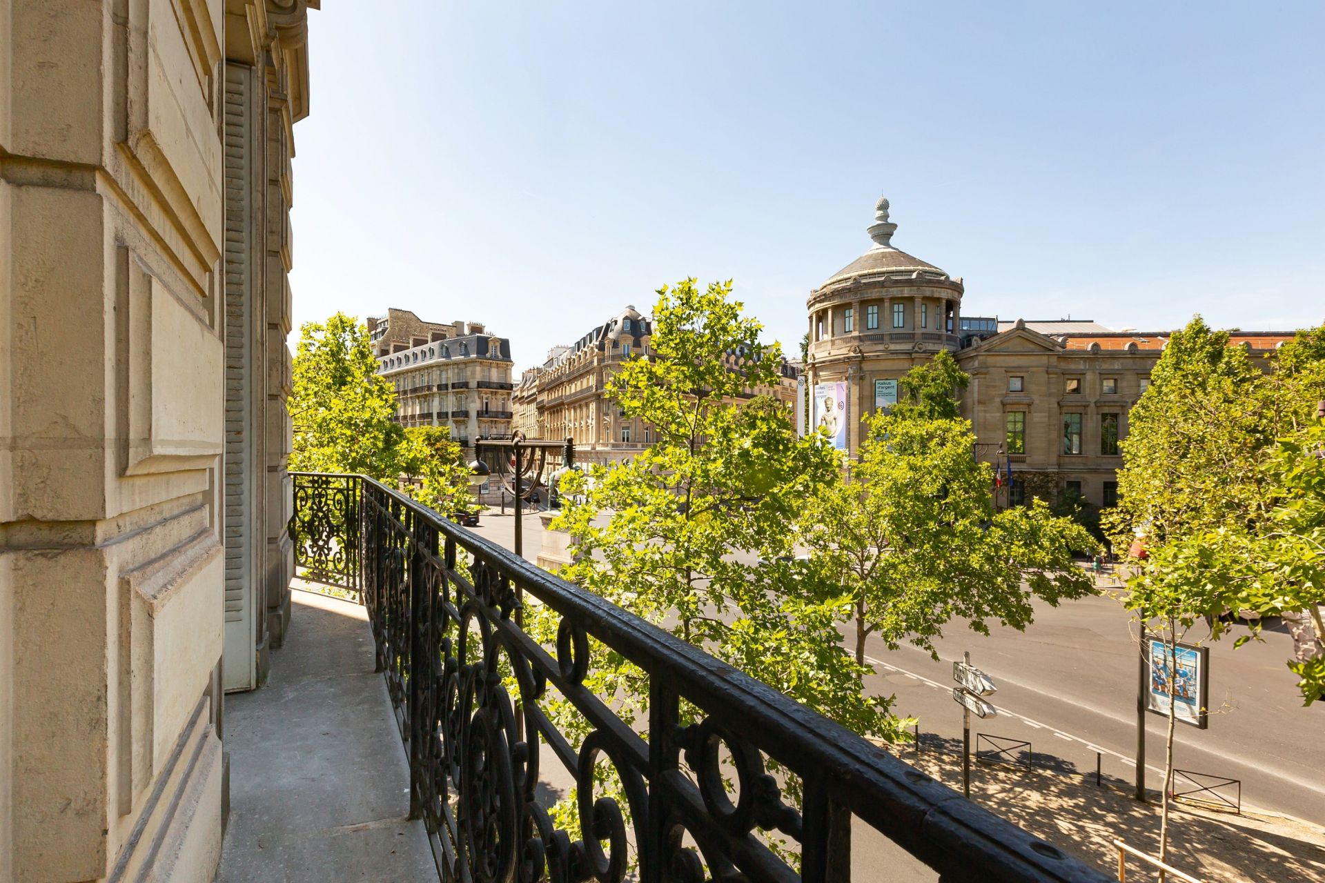 apartment 5 Rooms for sale on PARIS (75016)