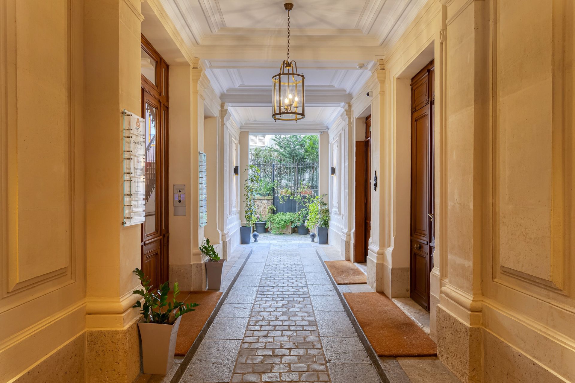 apartment 5 Rooms for sale on PARIS (75016)