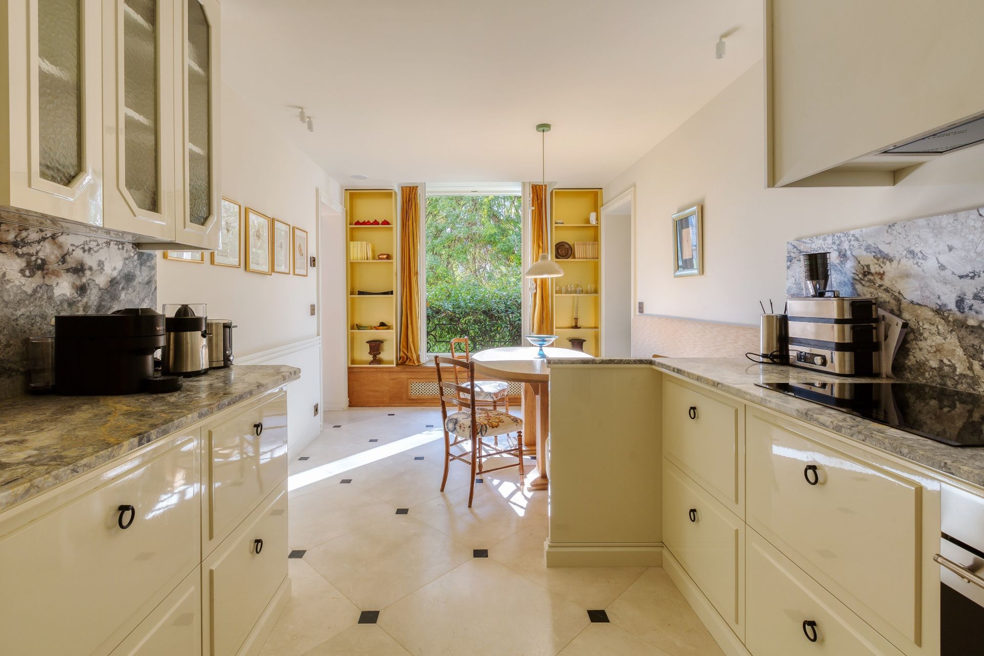 apartment 7 Rooms for sale on PARIS (75007)