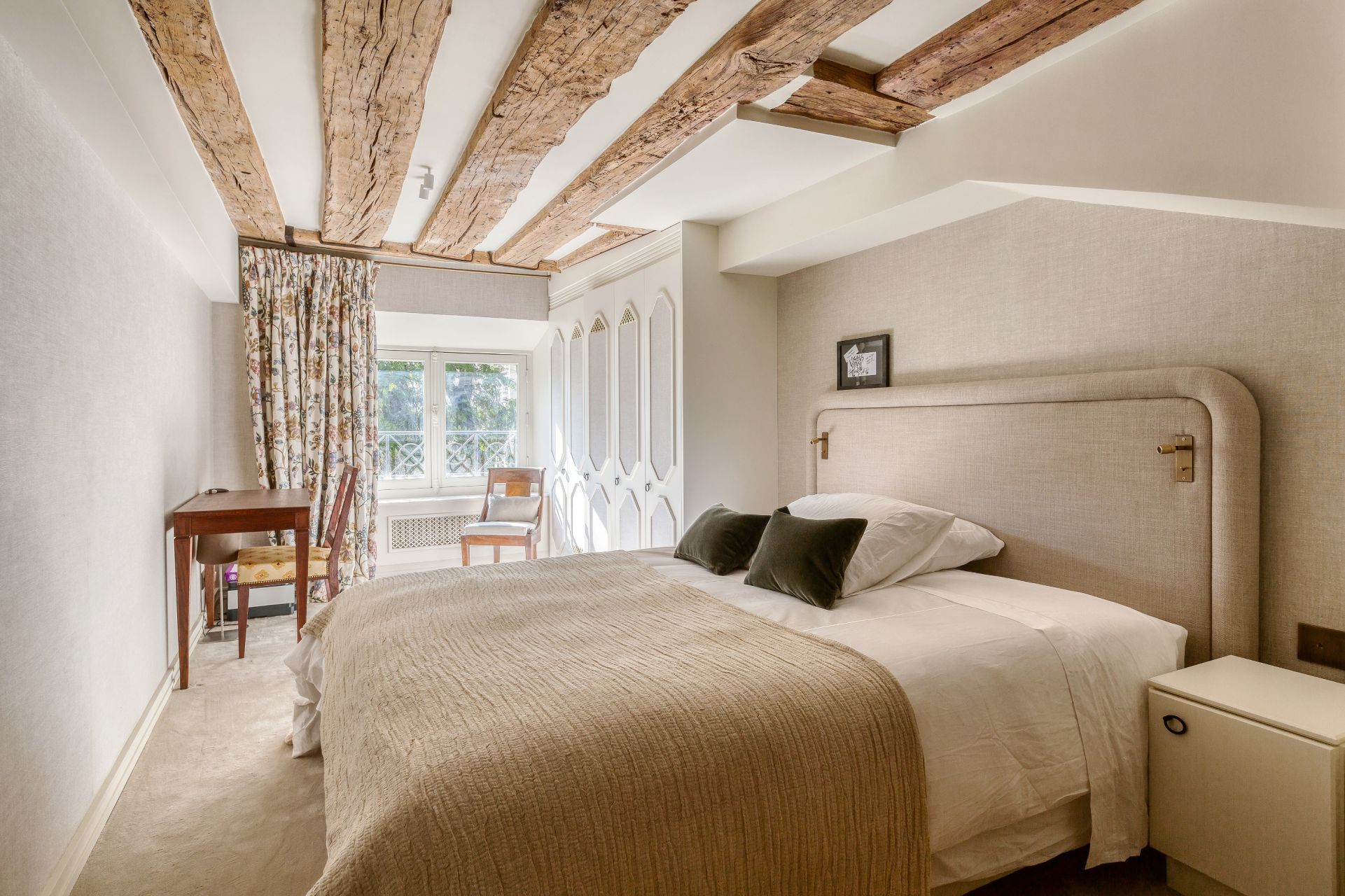 apartment 7 Rooms for sale on PARIS (75007)