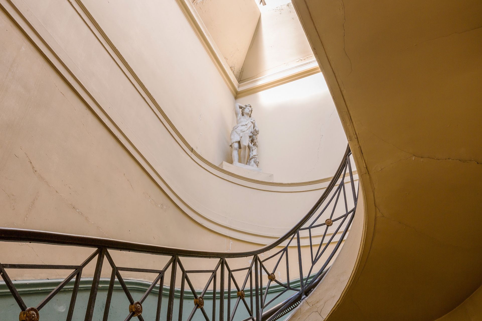 apartment 7 Rooms for sale on PARIS (75007)