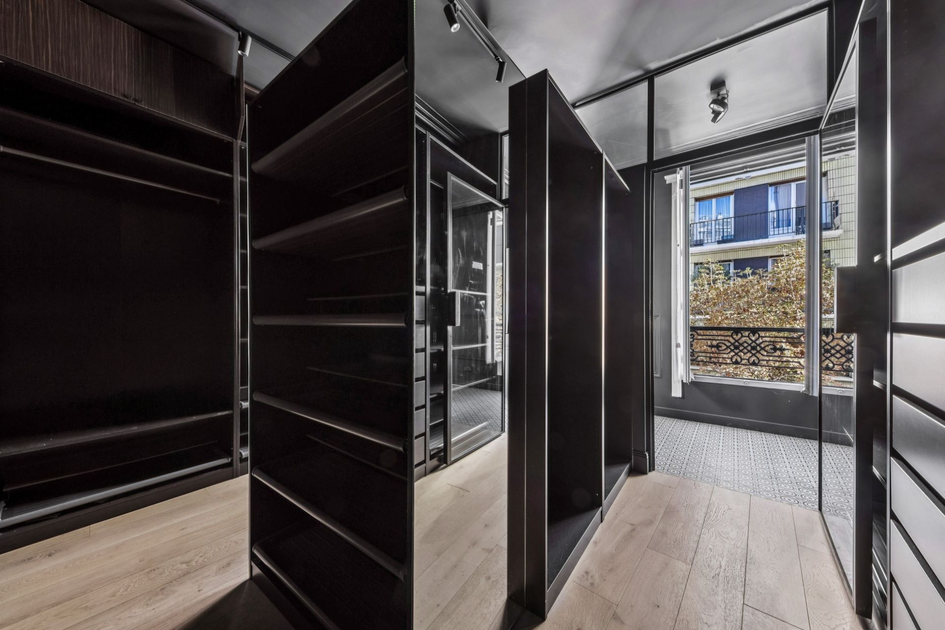 townhouse 8 Rooms for sale on PARIS (75016)