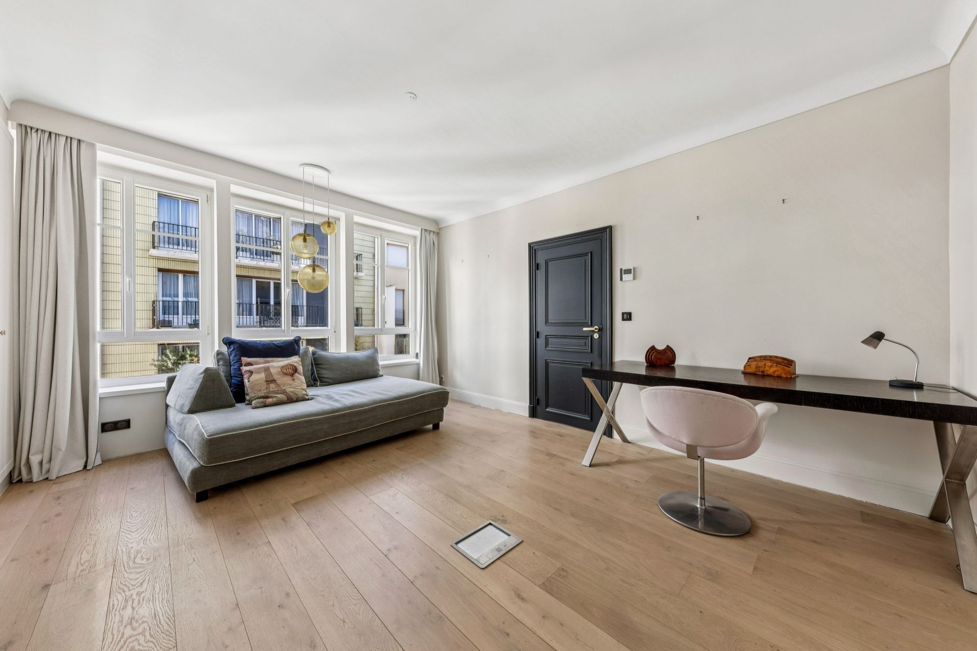 townhouse 8 Rooms for sale on PARIS (75016)