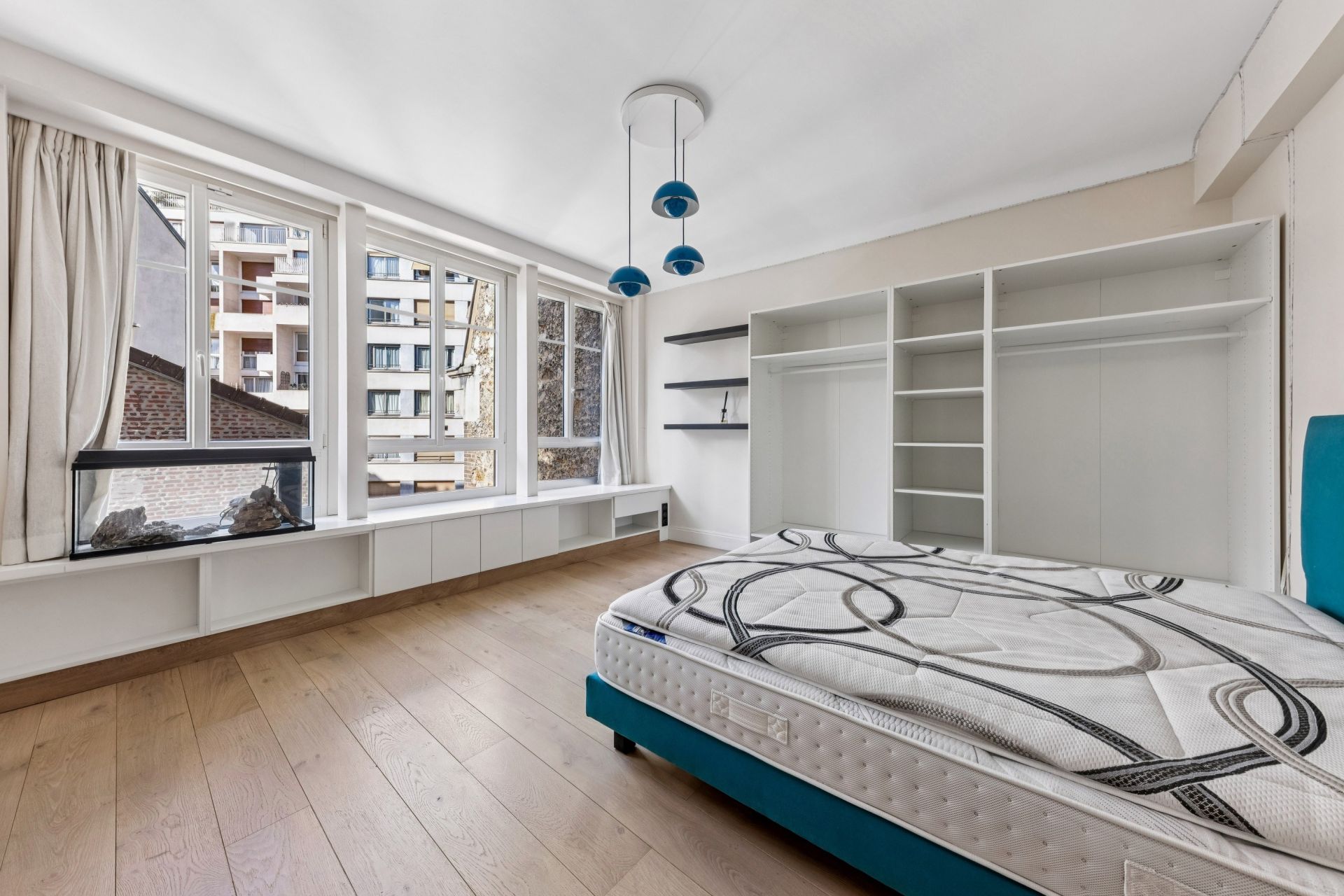 townhouse 8 Rooms for sale on PARIS (75016)