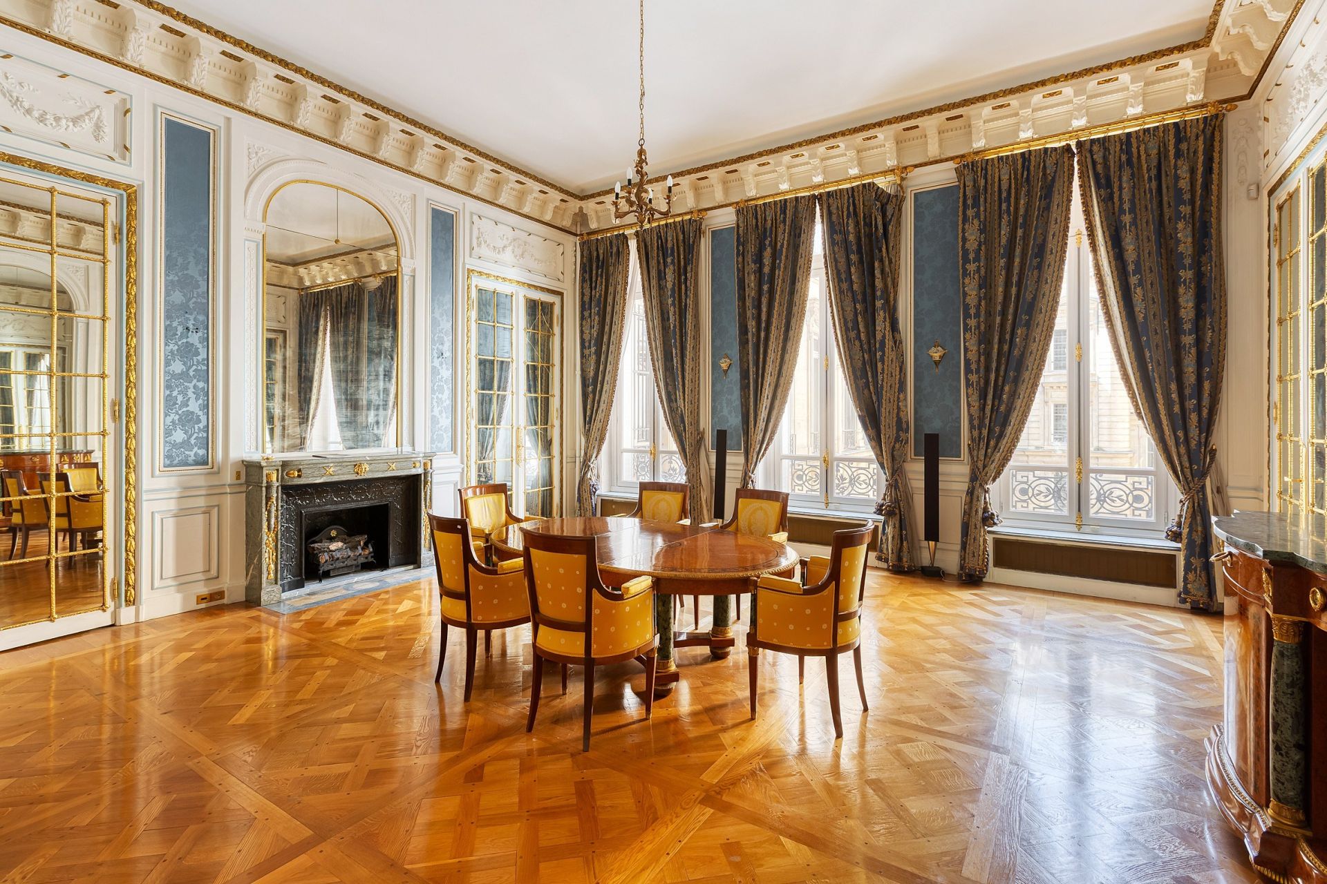 apartment 8 Rooms for sale on PARIS (75008)