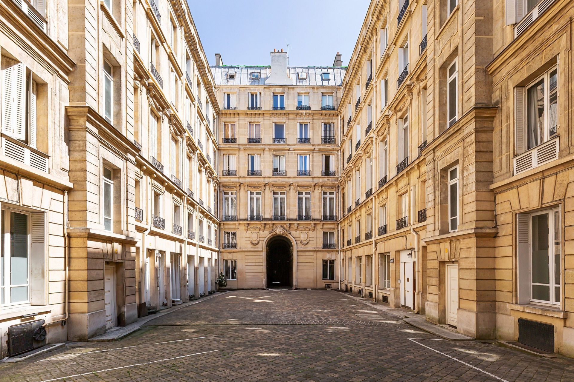 apartment 8 Rooms for sale on PARIS (75008)
