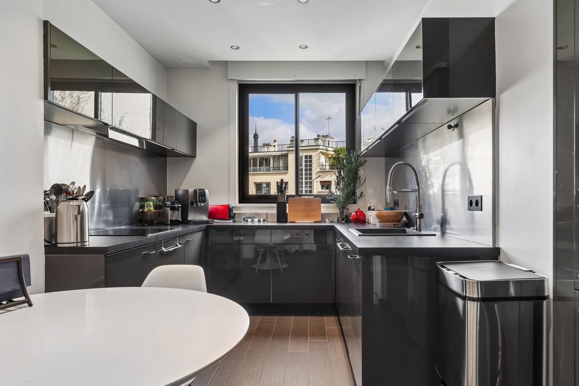 apartment 5 Rooms for sale on PARIS (75016)