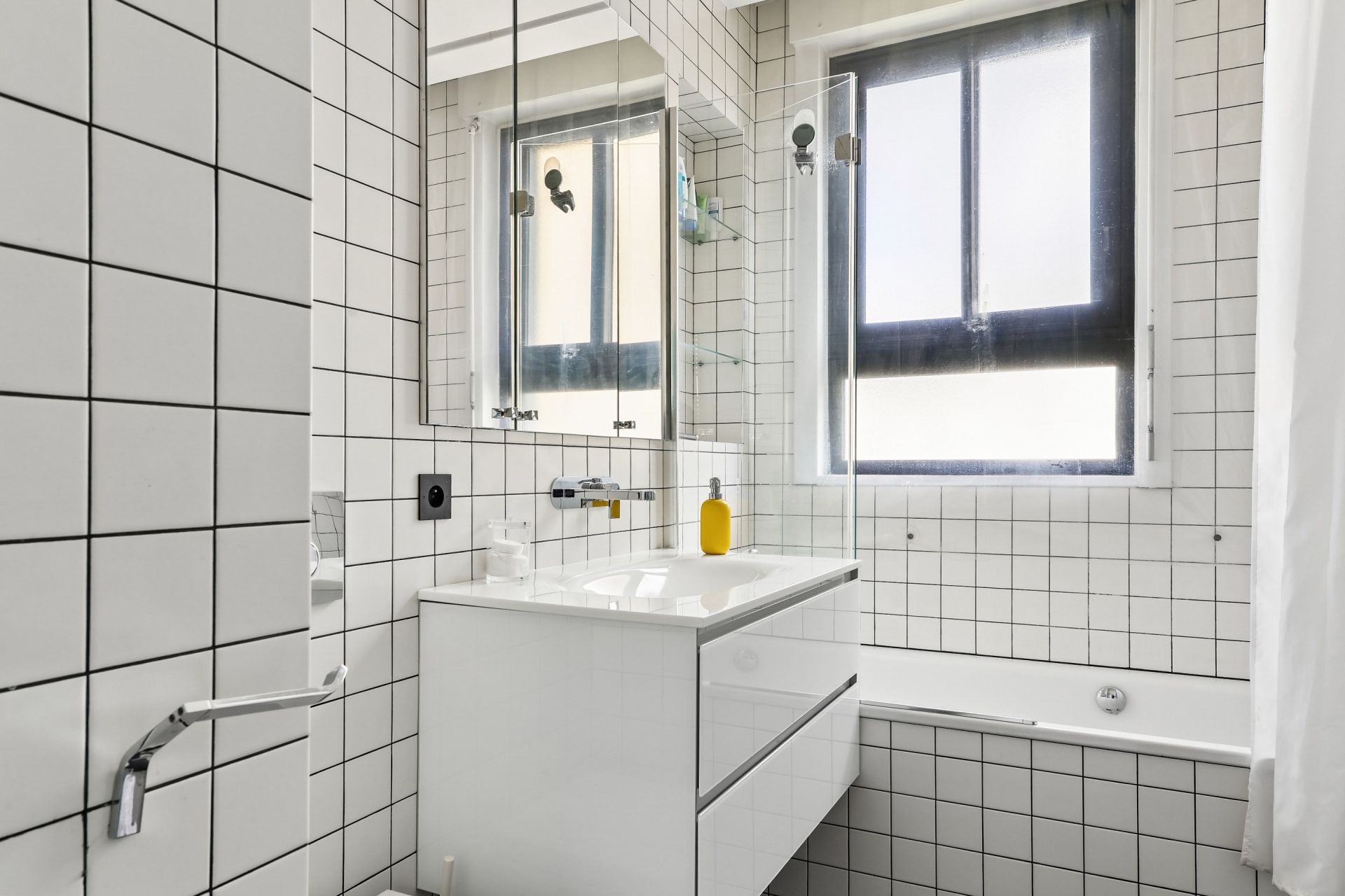 apartment 5 Rooms for sale on PARIS (75016)