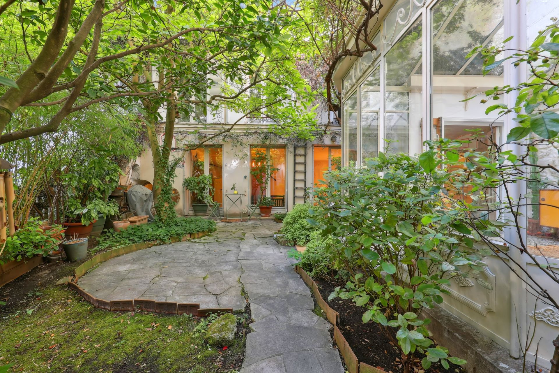 house 6 Rooms for sale on PARIS (75018)