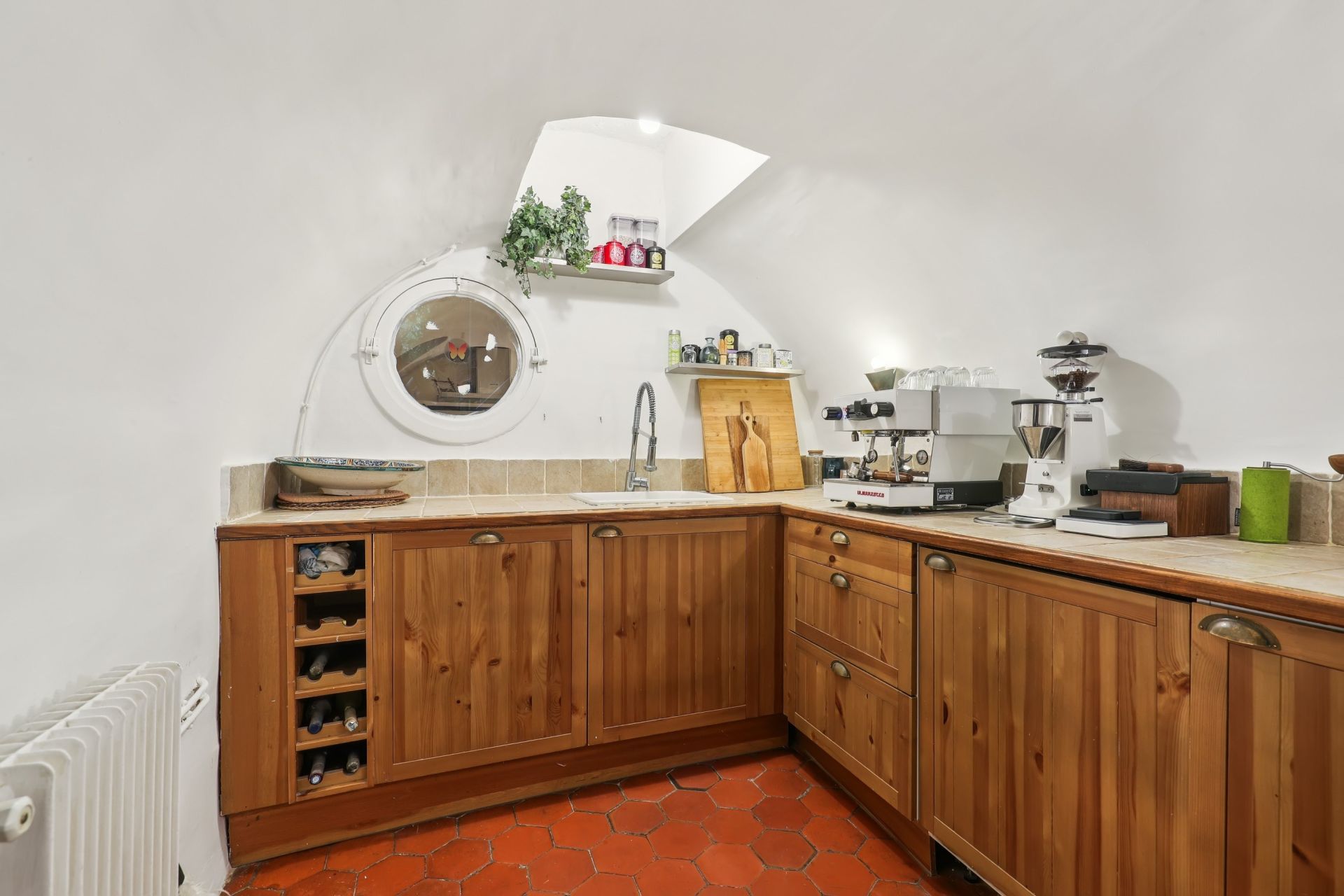 house 6 Rooms for sale on PARIS (75018)