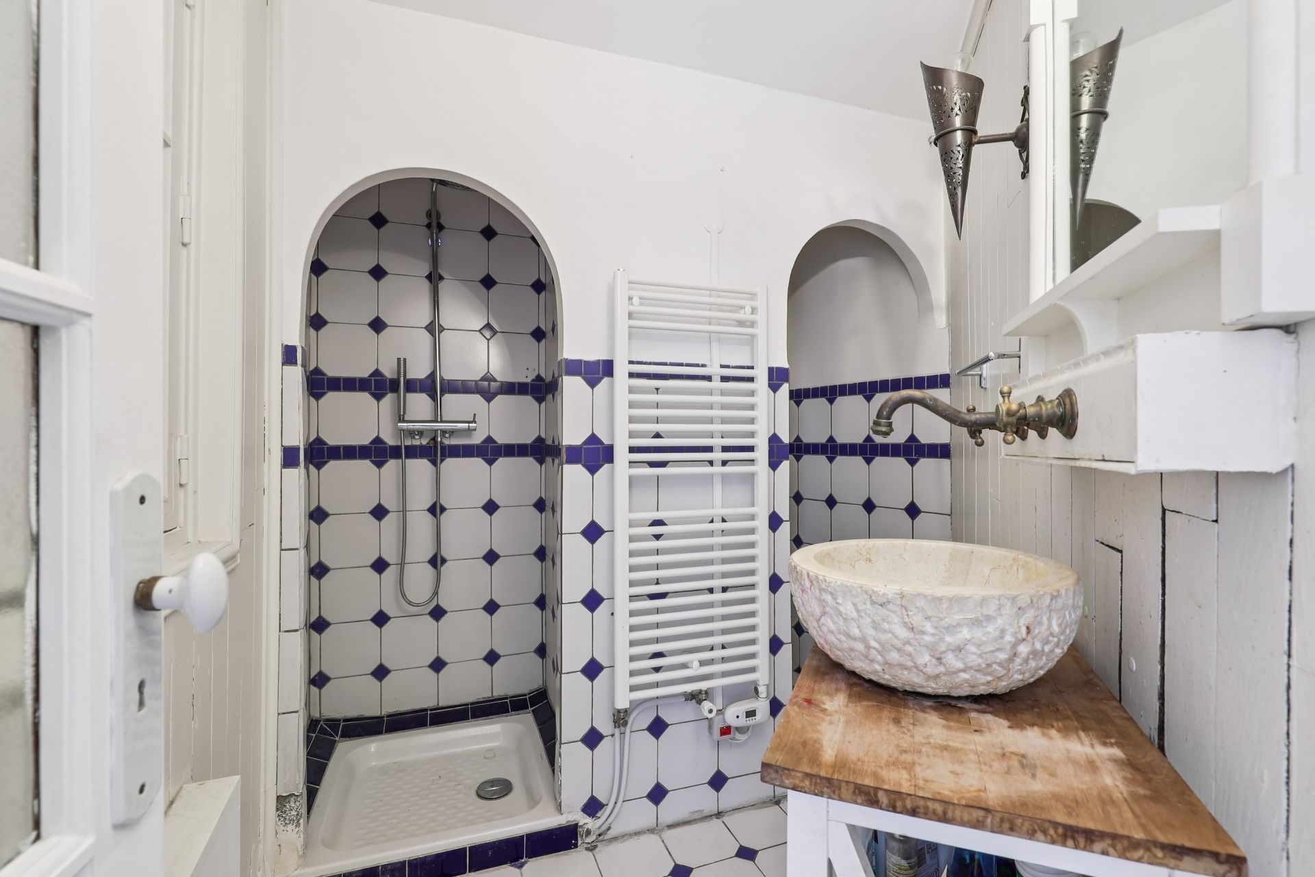 house 6 Rooms for sale on PARIS (75018)