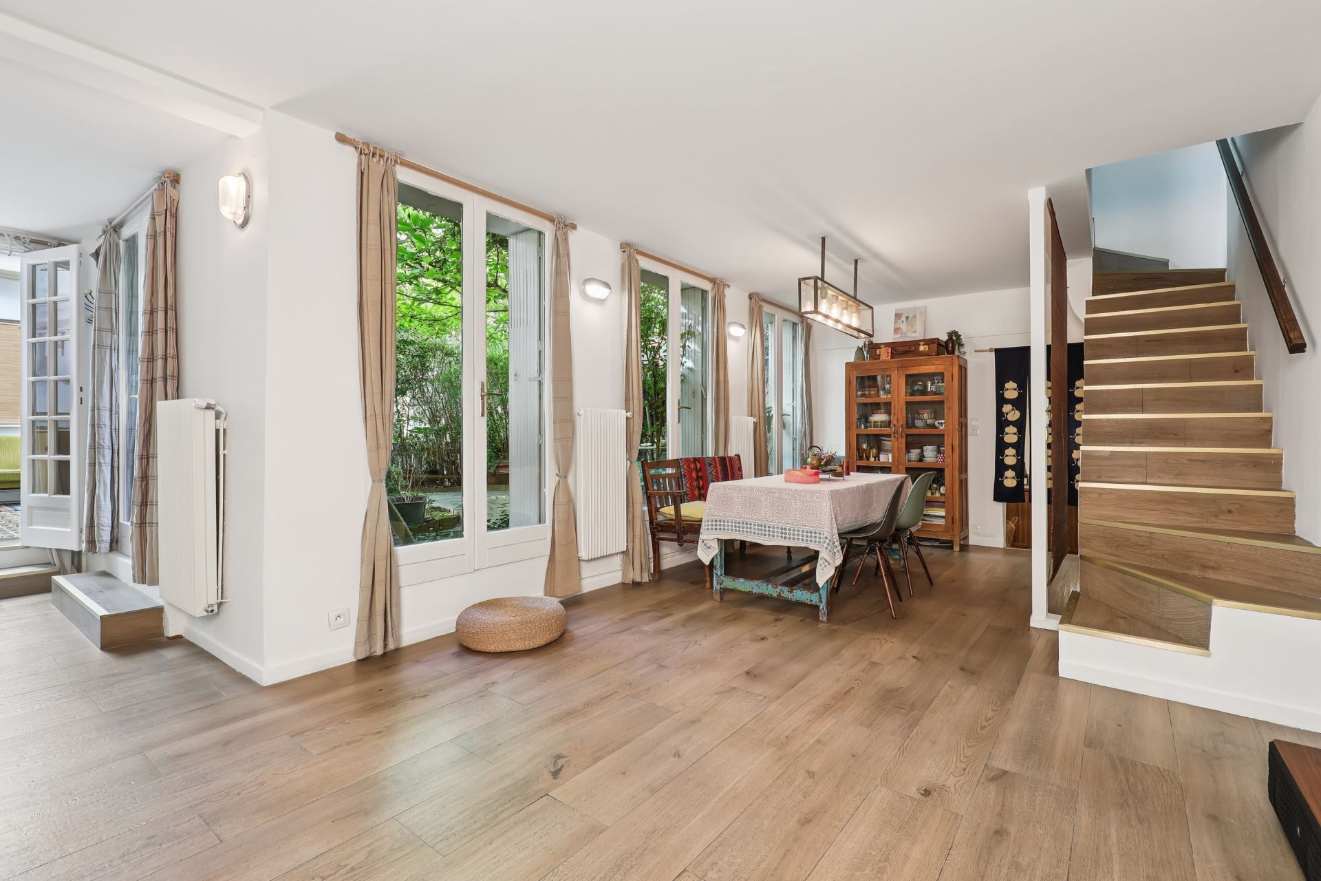 house 6 Rooms for sale on PARIS (75018)