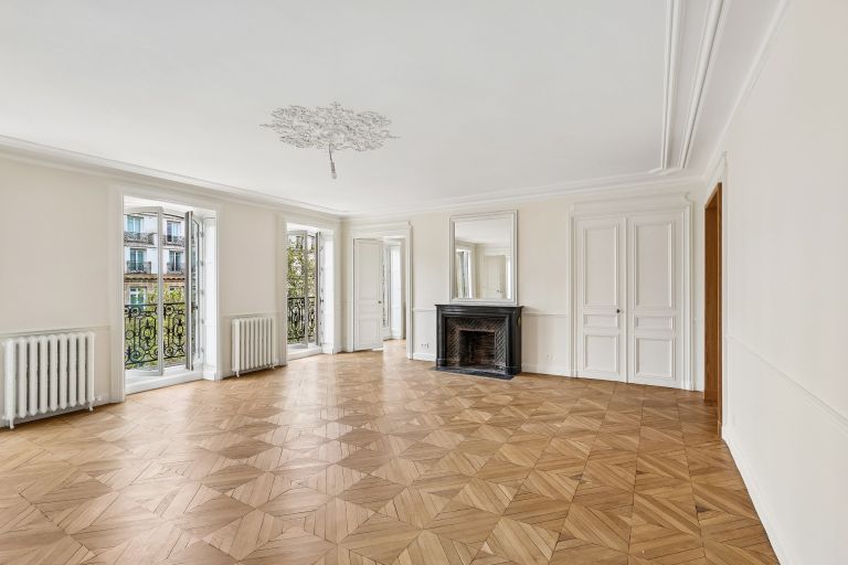 apartment 6 Rooms for sale on PARIS (75008)